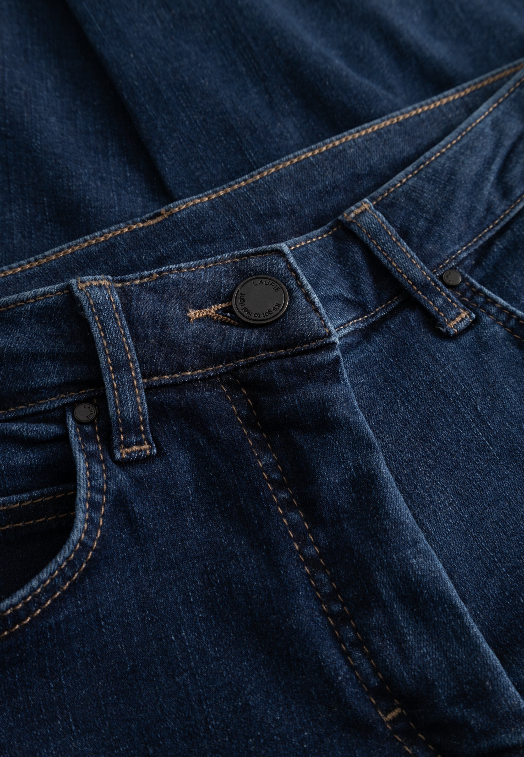 LAURIE Amelia Raw Straight Cropped Straight Dunkelblauer denim