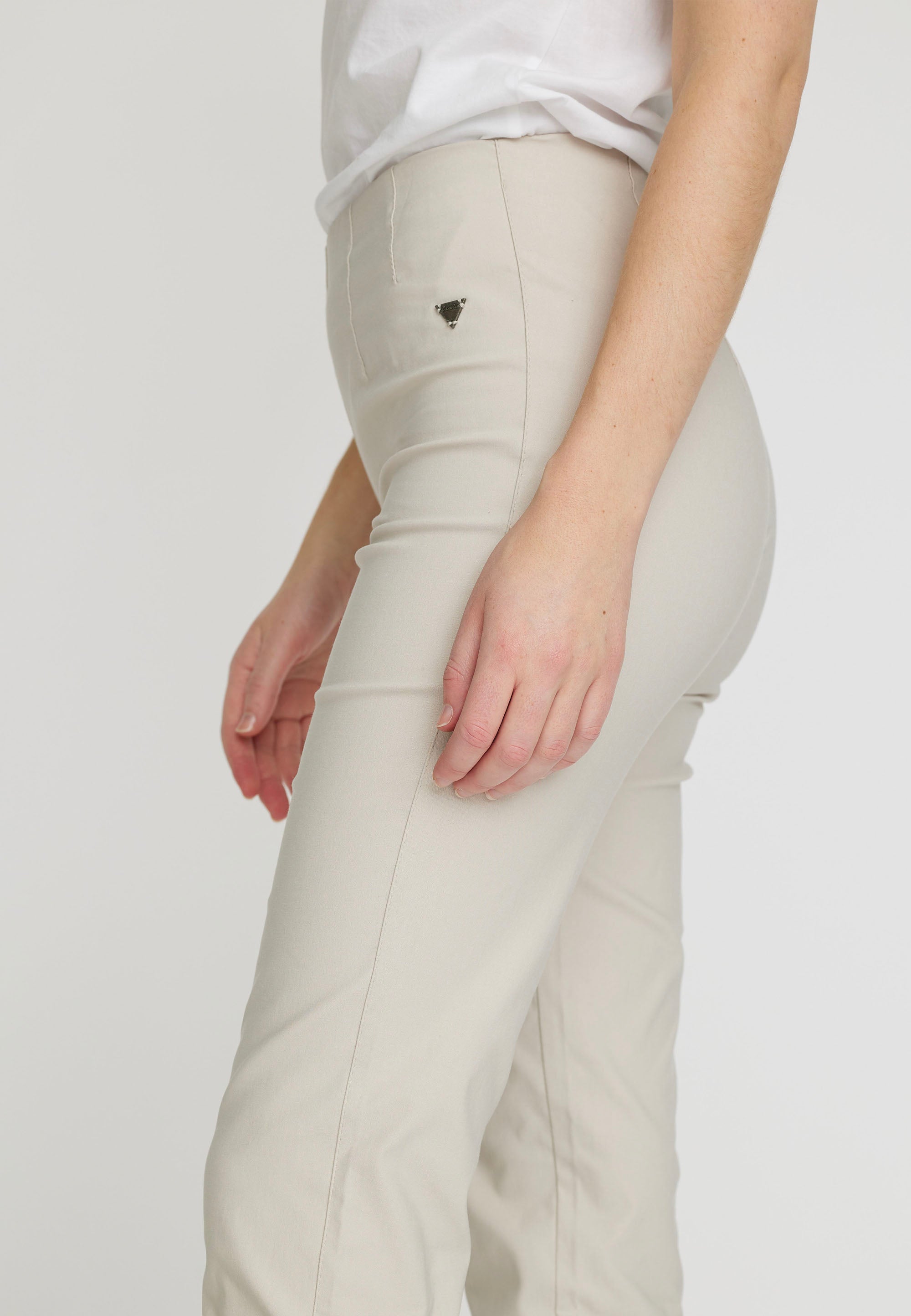 LAURIE Betty Regular - Medium Length Regular Grau sand