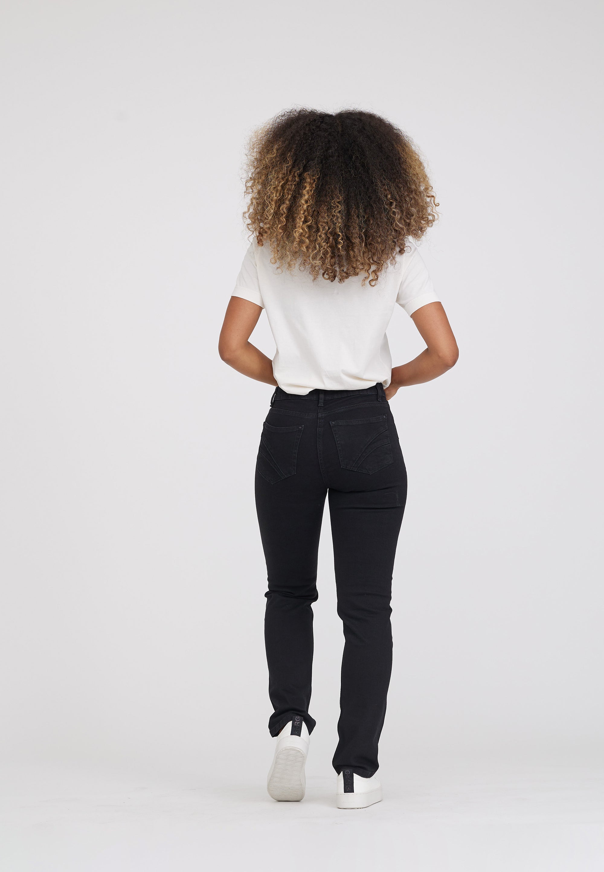 LAURIE Charlotte Regular - Medium Length - Ecolabel Regular Gewaschener schwarzer denim