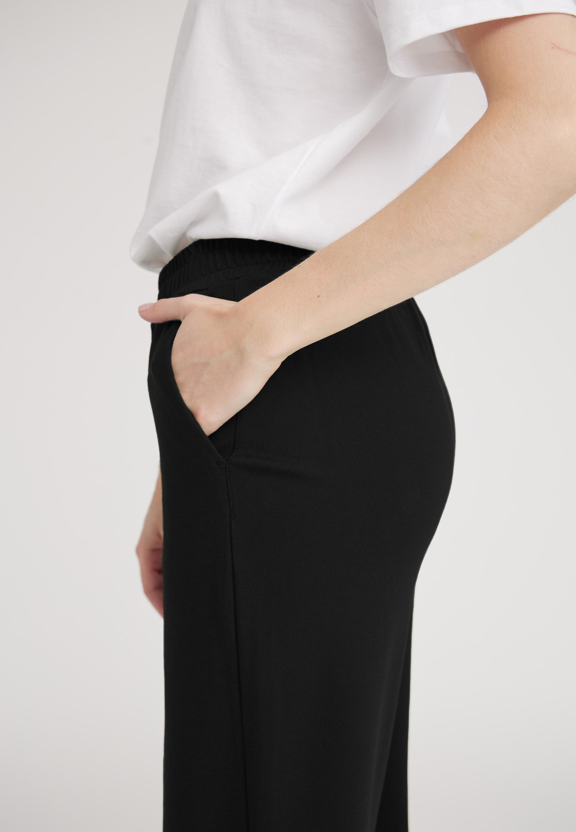 LAURIE Daisy Straight - Medium Length Straight Schwarz