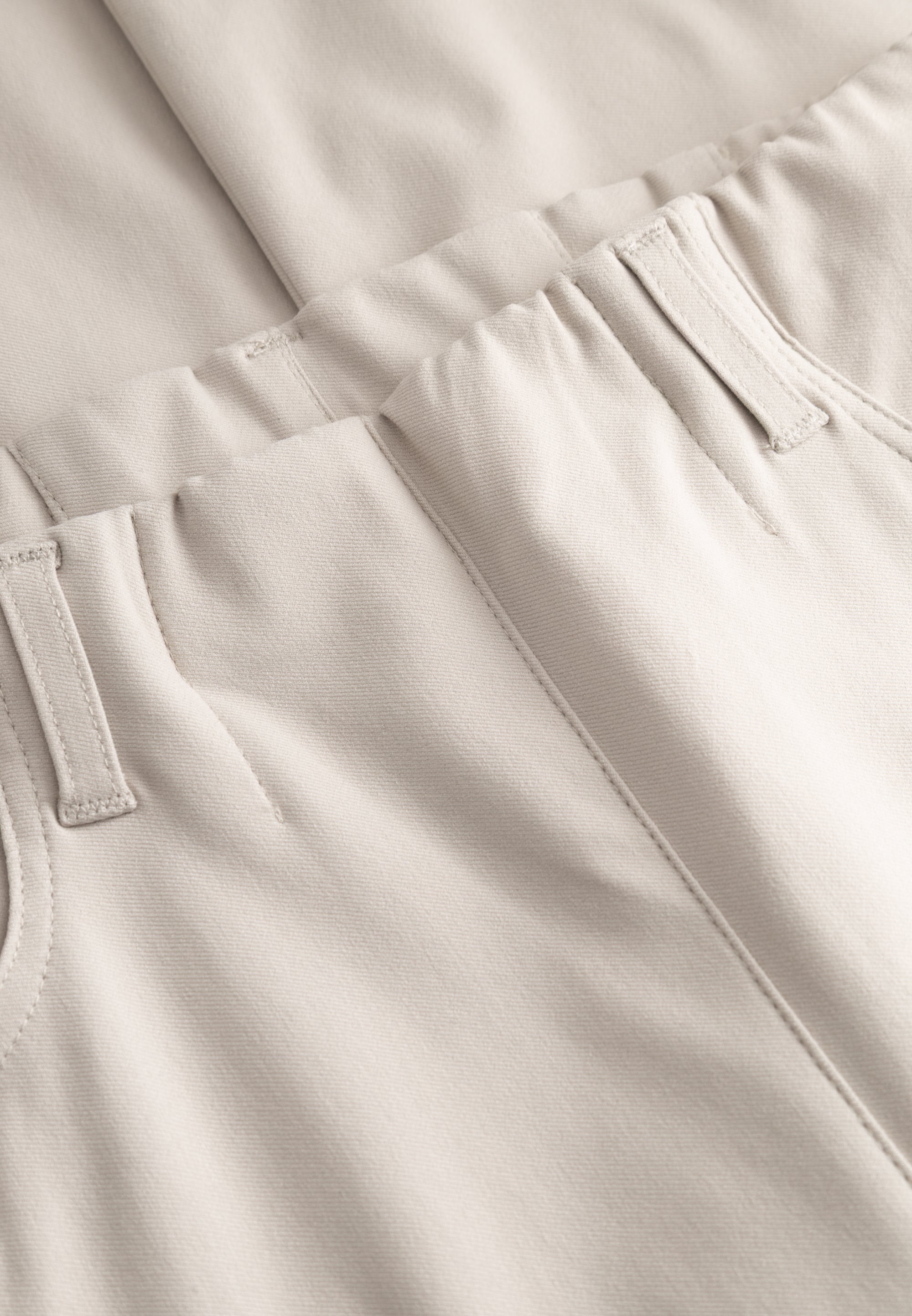 LAURIE Donna Loose - Medium Length Loose Grau sand