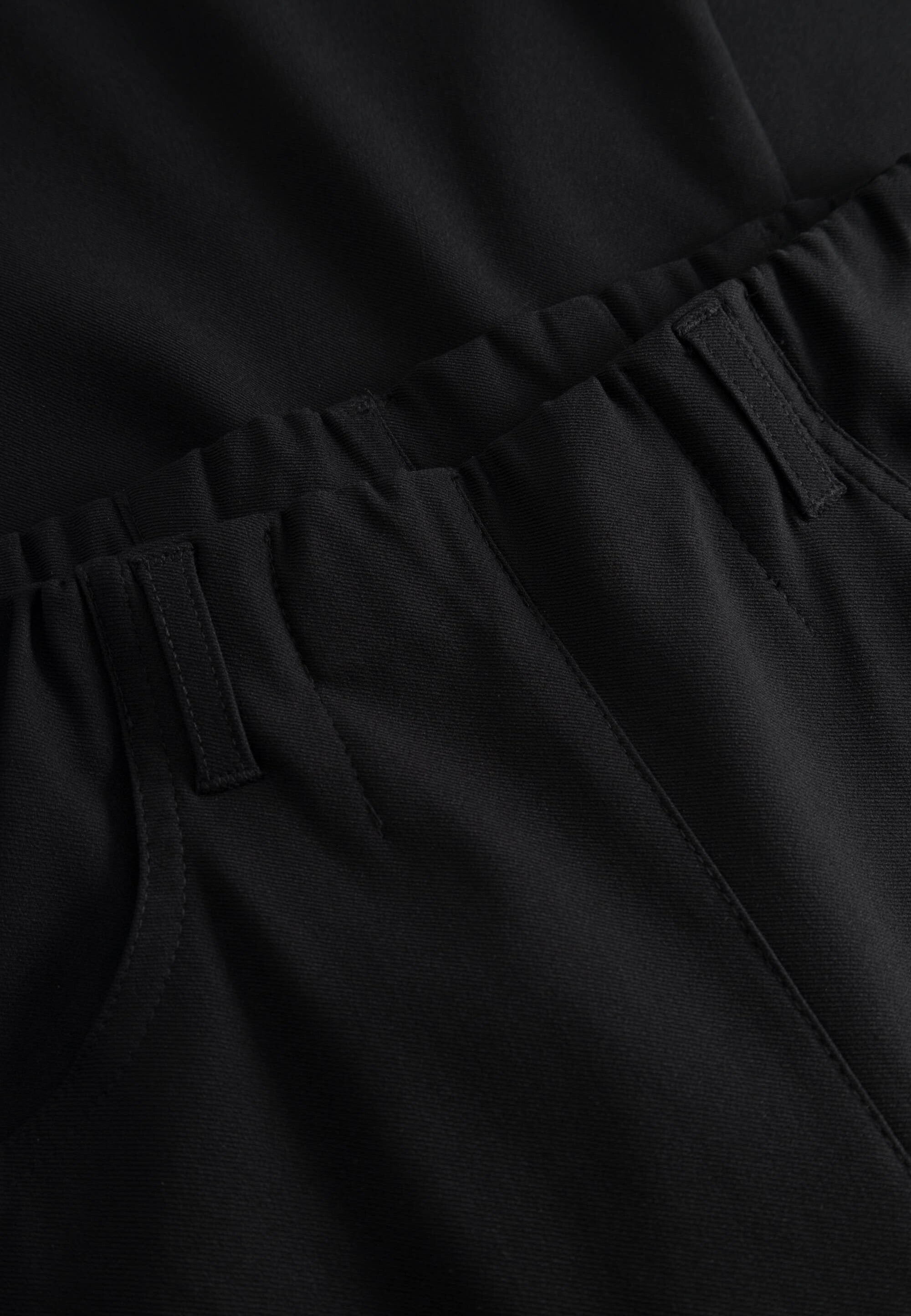 LAURIE Donna Loose - Medium Length Loose Schwarz