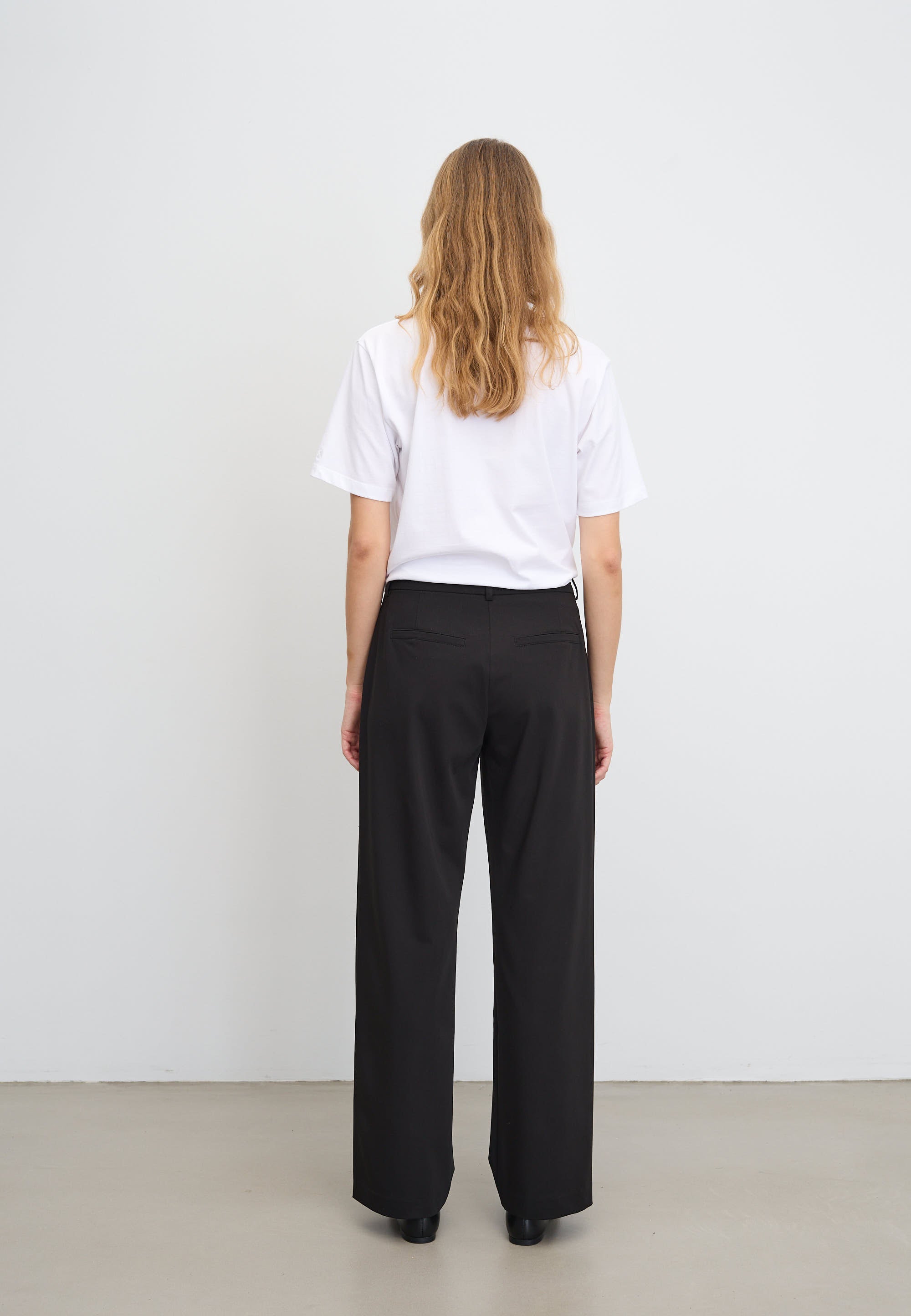 LAURIE Jo Straight Medium Length Straight Schwarz