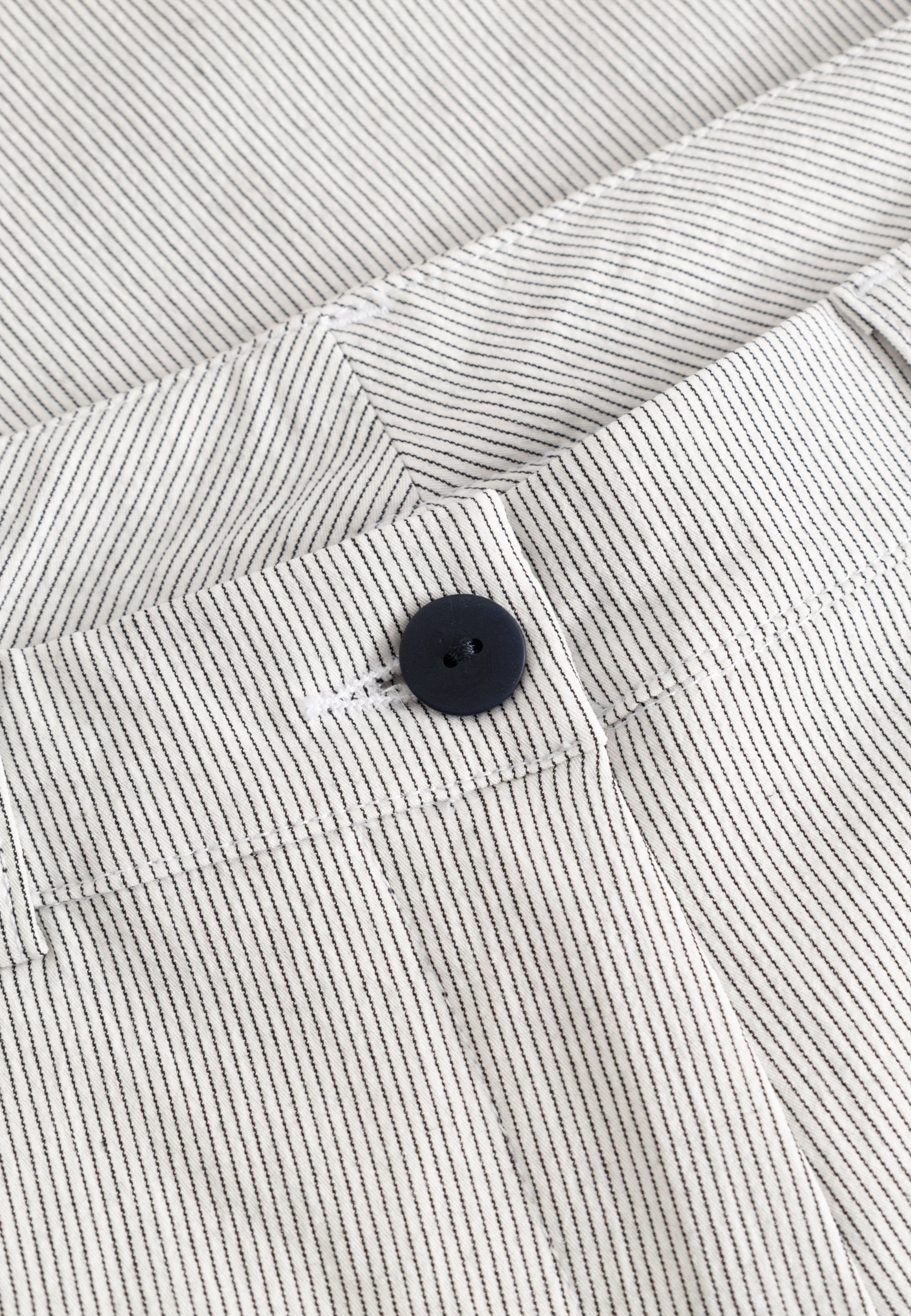 LAURIE Judy Straight - Medium Length Straight 10109 White pinstripe