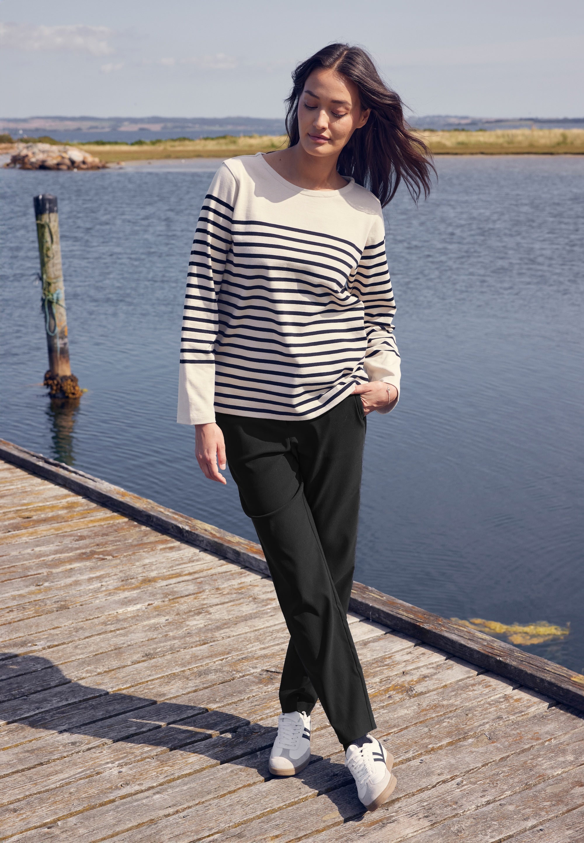 LAURIE Julia Regular - Short Length Regular Schwarz