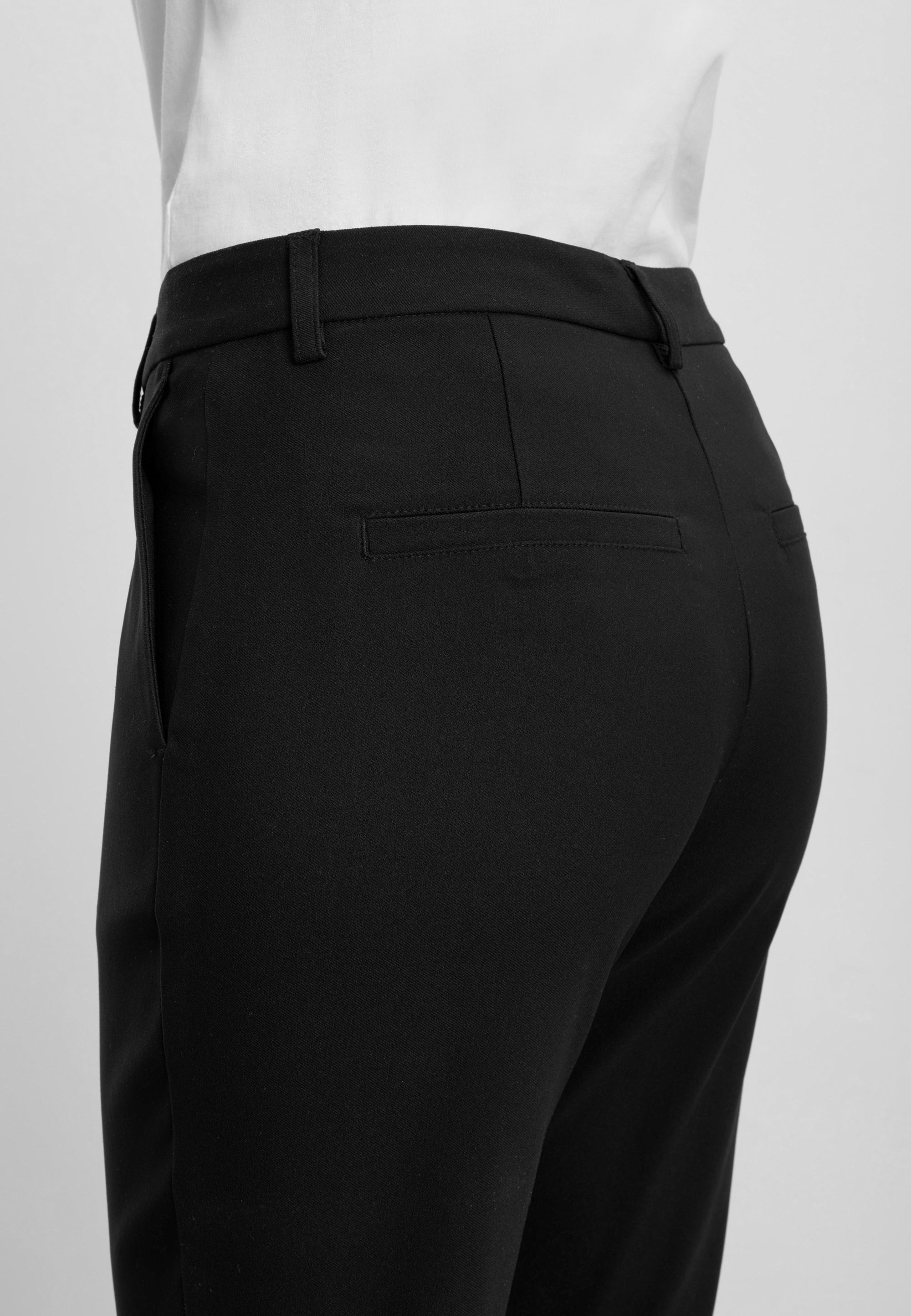 LAURIE Julia Regular SL Regular Schwarz