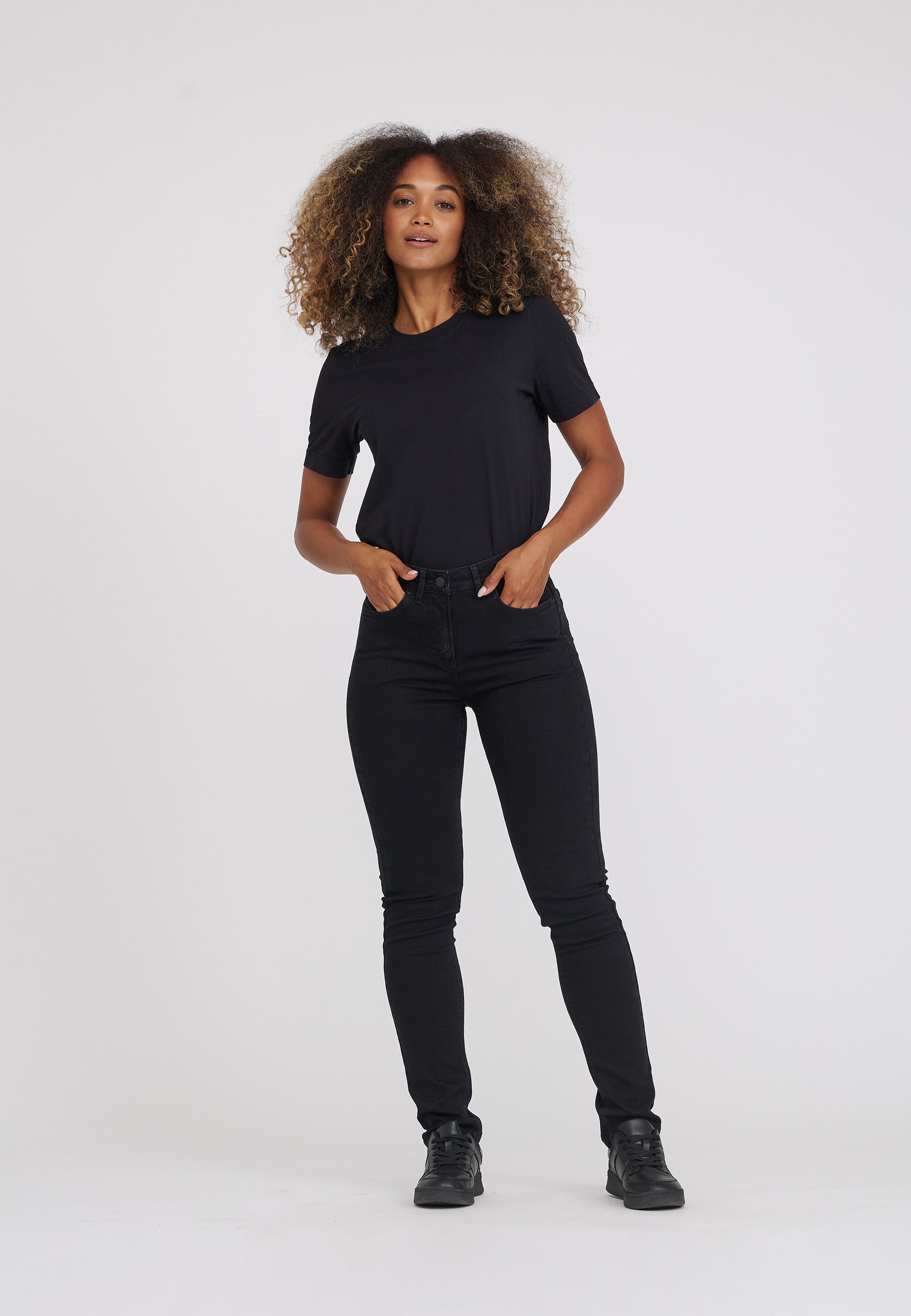 LAURIE Laura Slim - Medium Length - Ecolabel Slim Gewaschener schwarzer denim