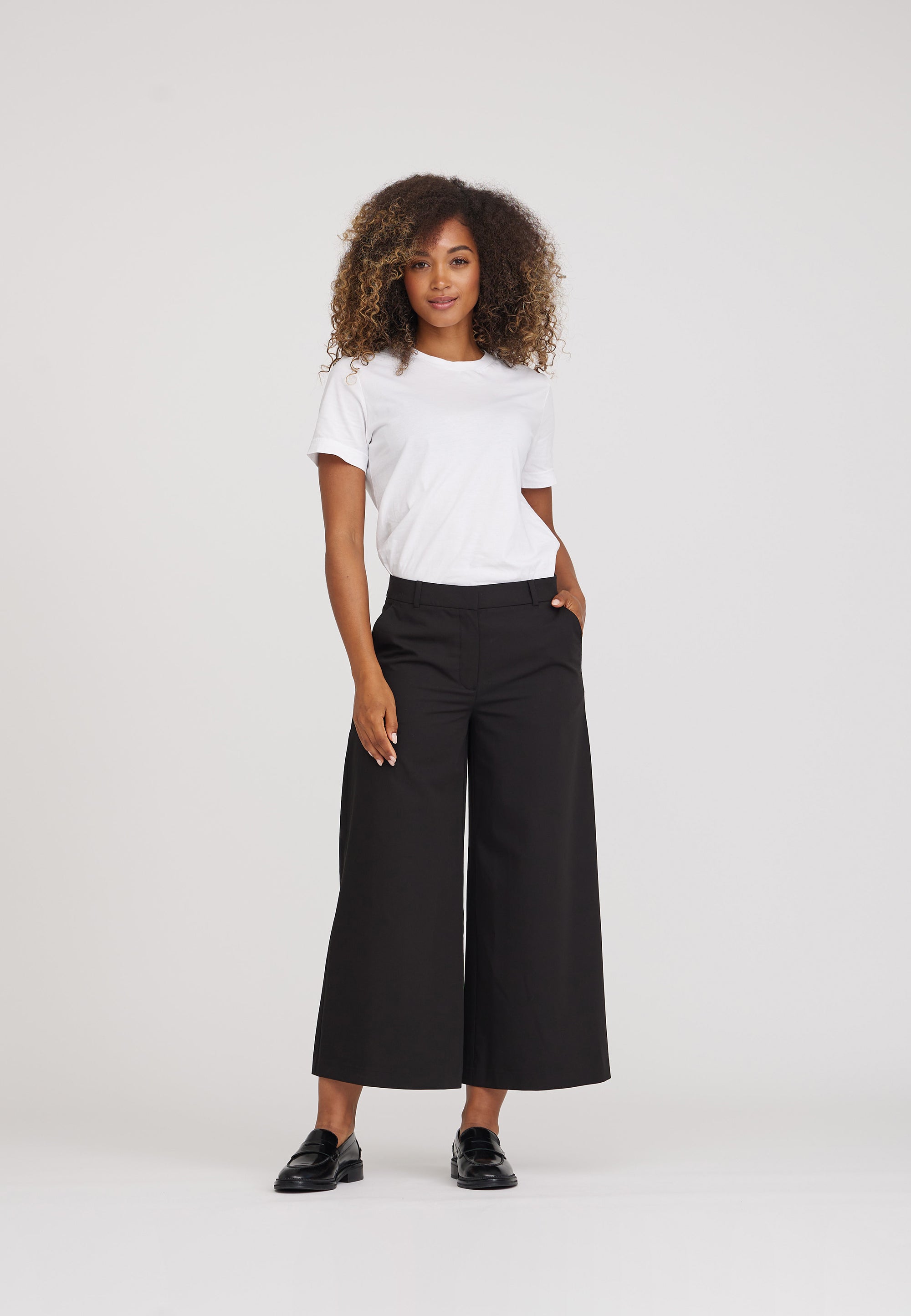 LAURIE Lia Loose - Cropped Loose Schwarz
