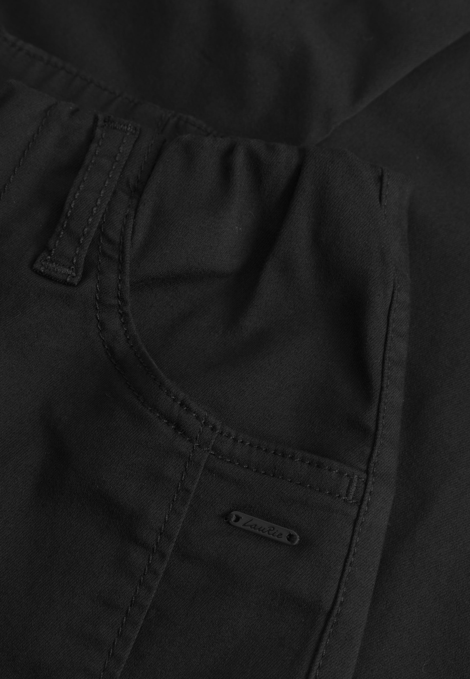 LAURIE Piper Regular - Cropped Regular Schwarz