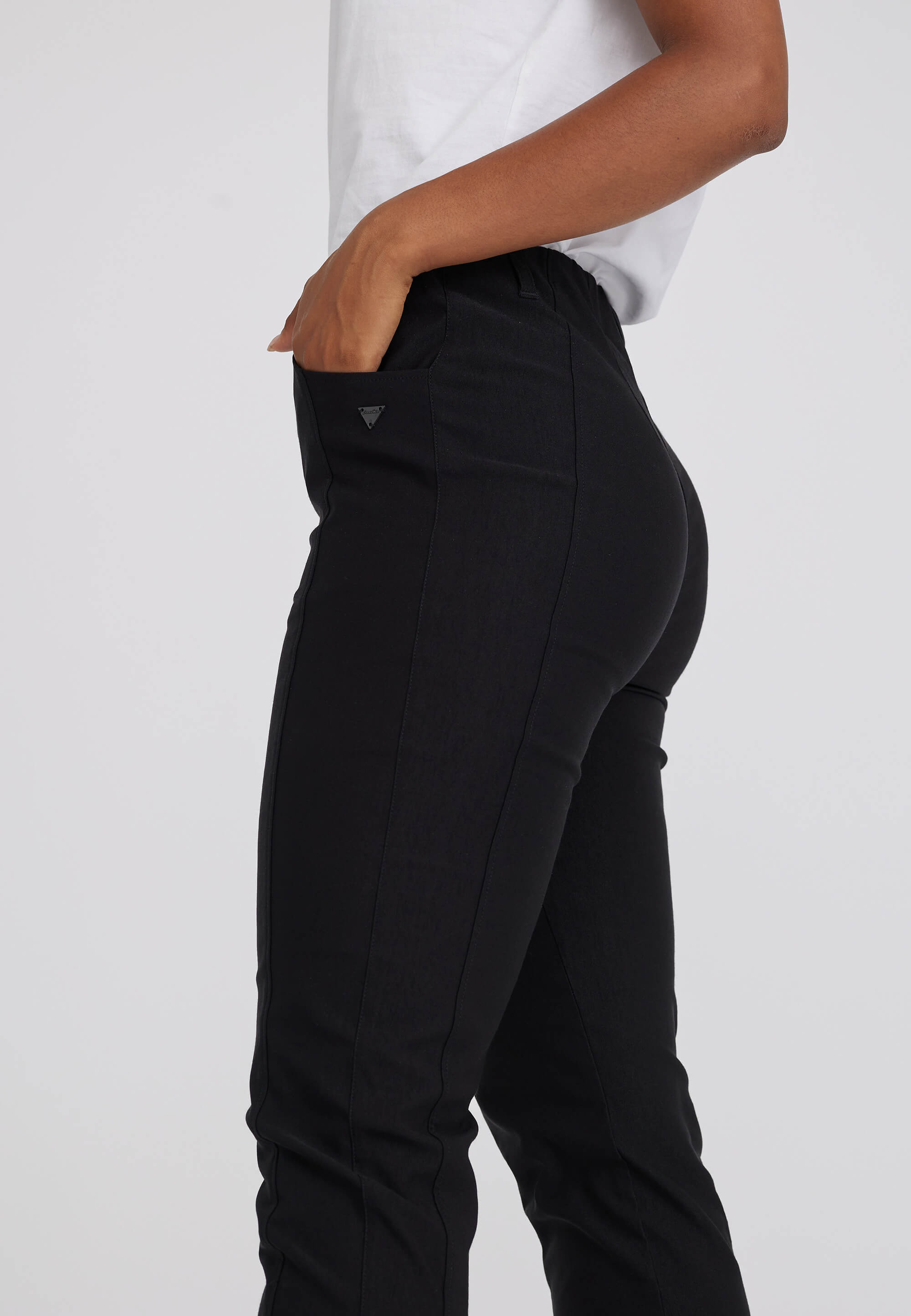 LAURIE Rose Regular - Cropped Regular Black Brushed