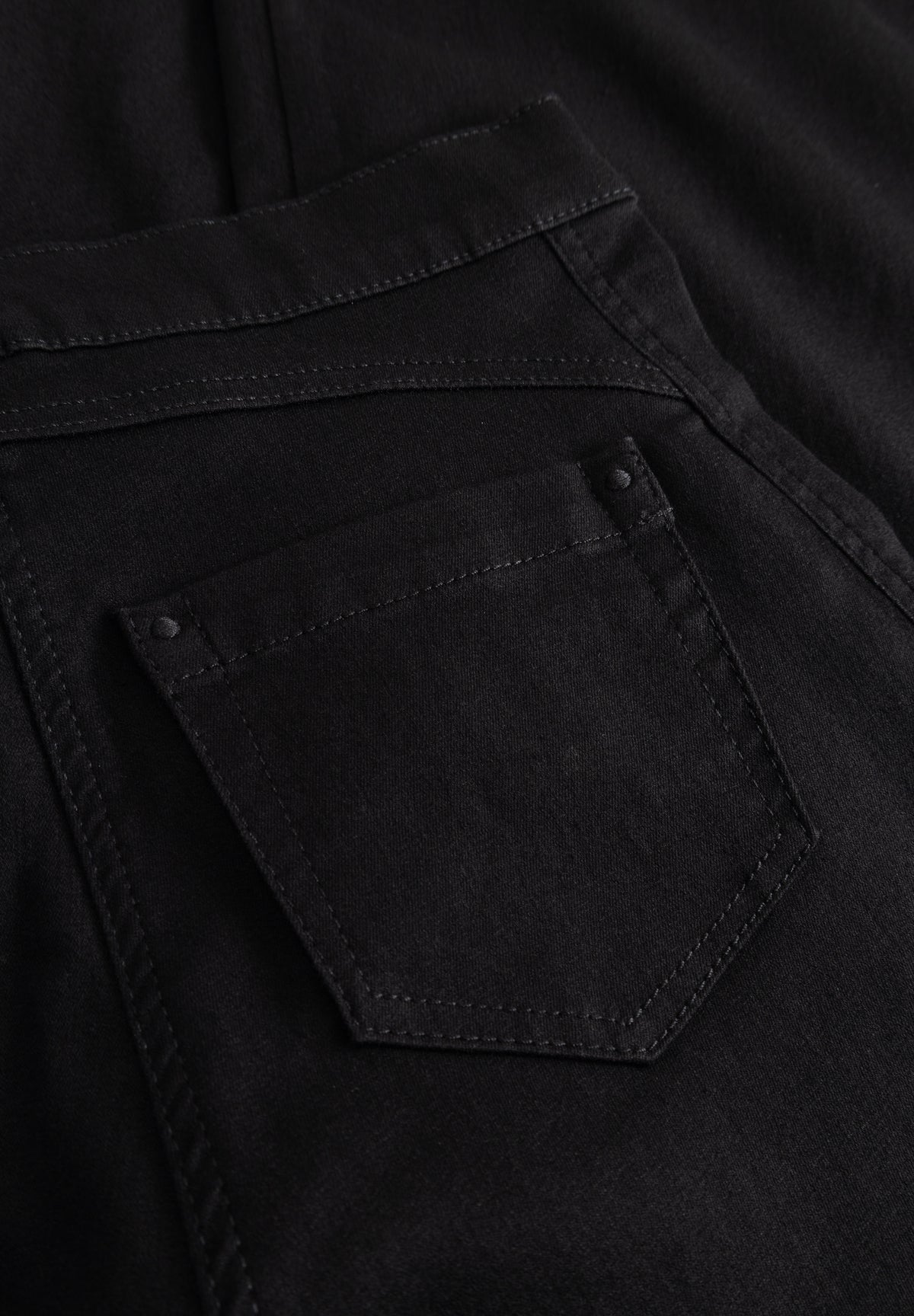 LAURIE Serene 5-pocket Loose - Medium Length Loose Schwarz