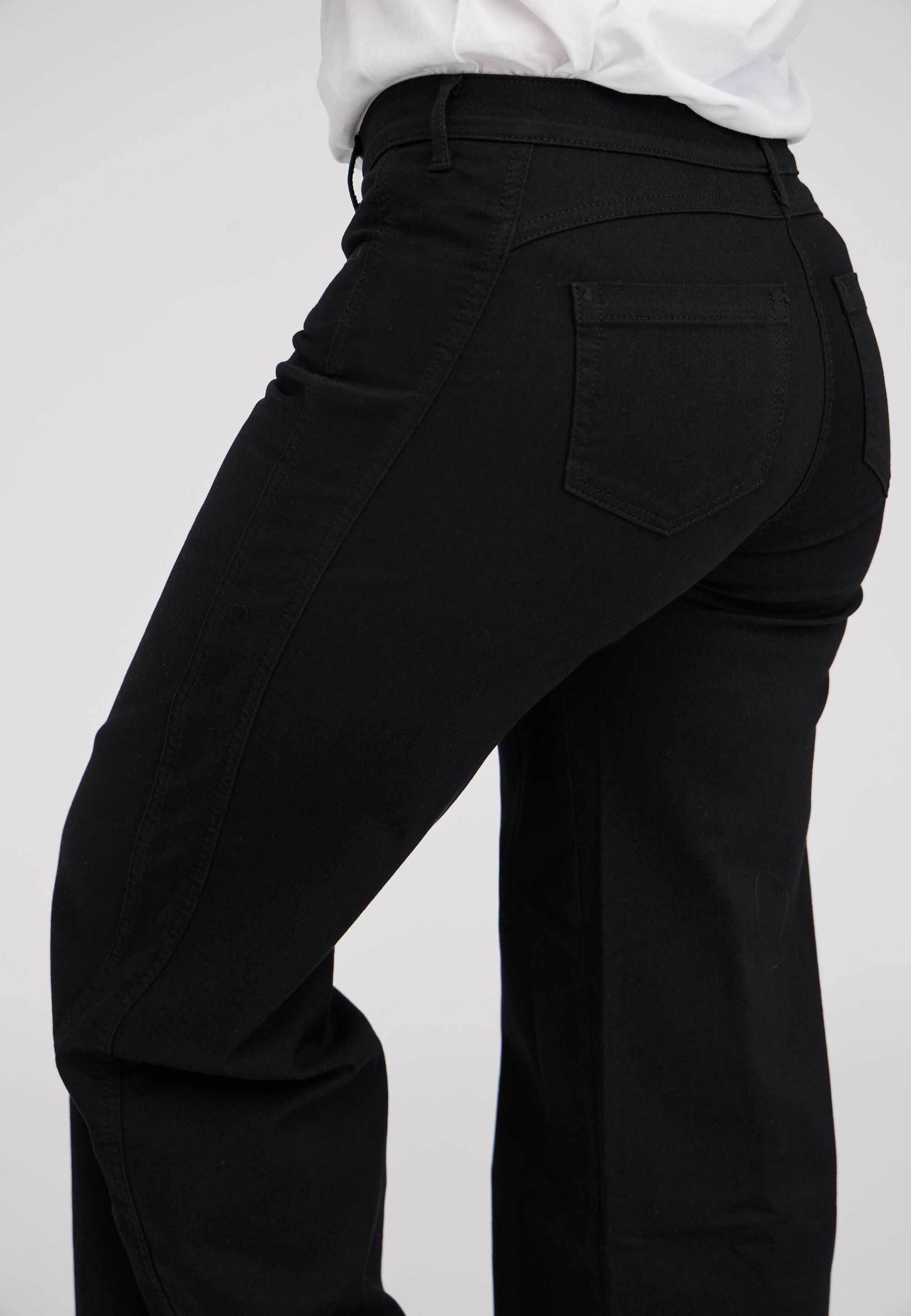 LAURIE Serene 5-pocket Loose - Medium Length Loose Schwarz