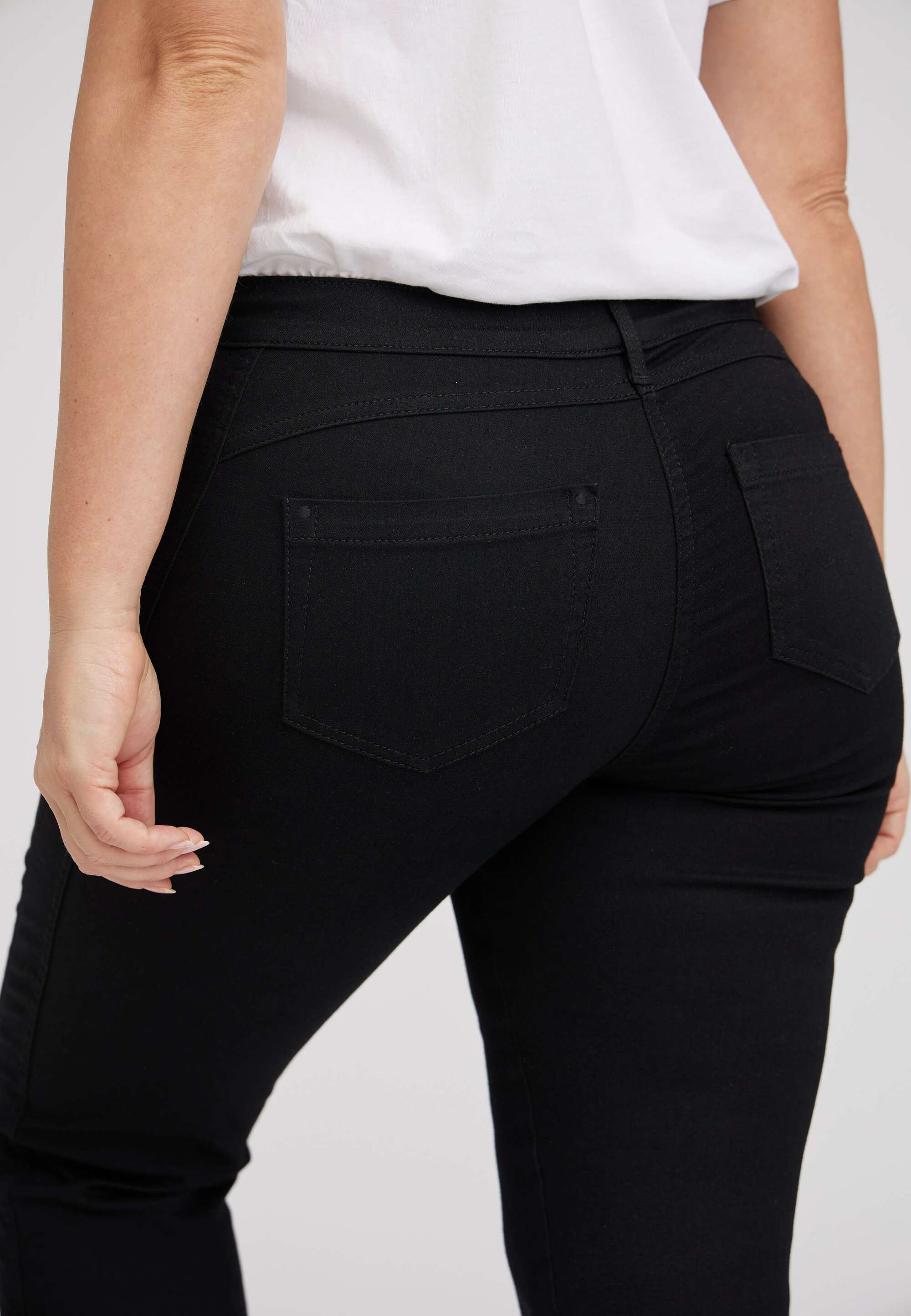 LAURIE Serene 5-pocket Regular - Medium Length Regular Schwarz