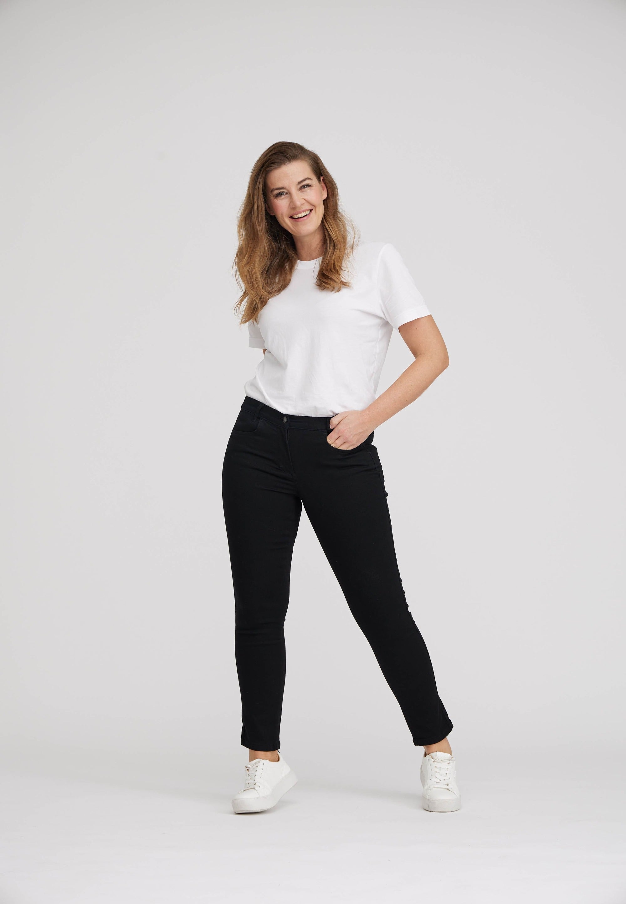 LAURIE Serene 5-pocket Regular - Short Length Trousers REGULAR Schwarz