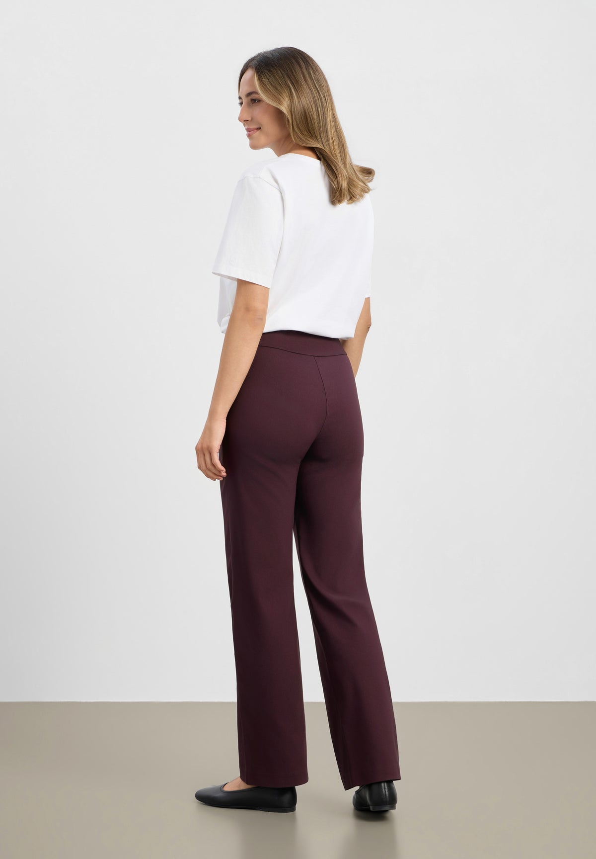 LAURIE Thea Straight - Medium Length Straight 68000 Dark Plum