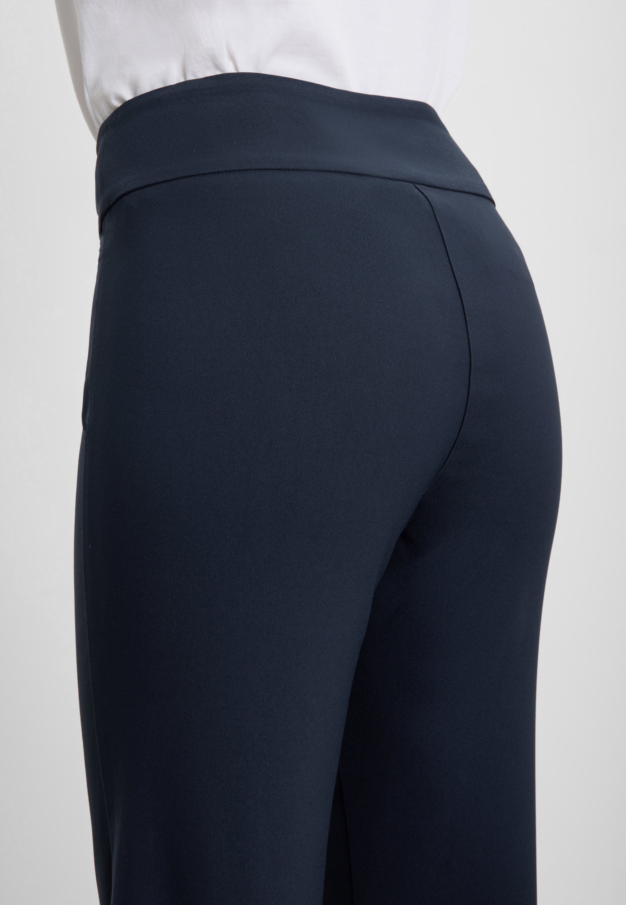 LAURIE Thea Straight - Medium Length Straight Marine