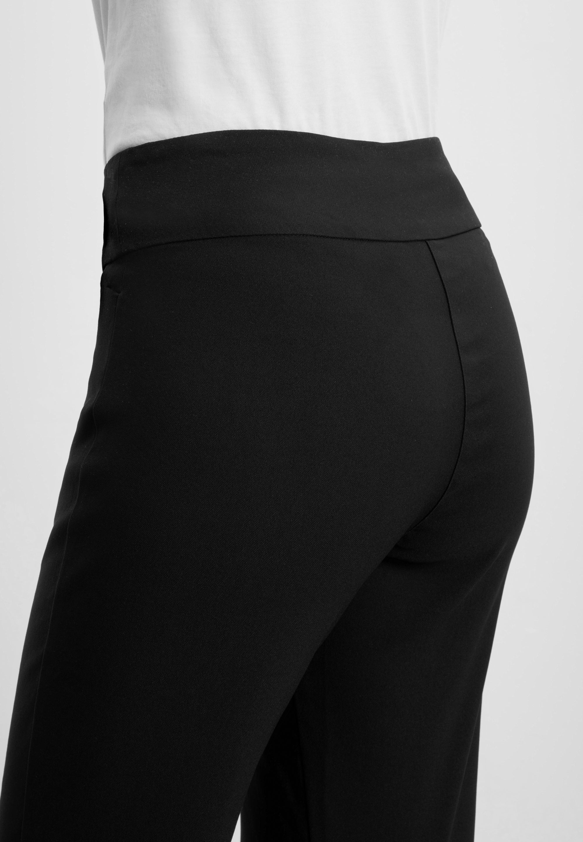 LAURIE Thea Straight - Medium Length Straight Schwarz