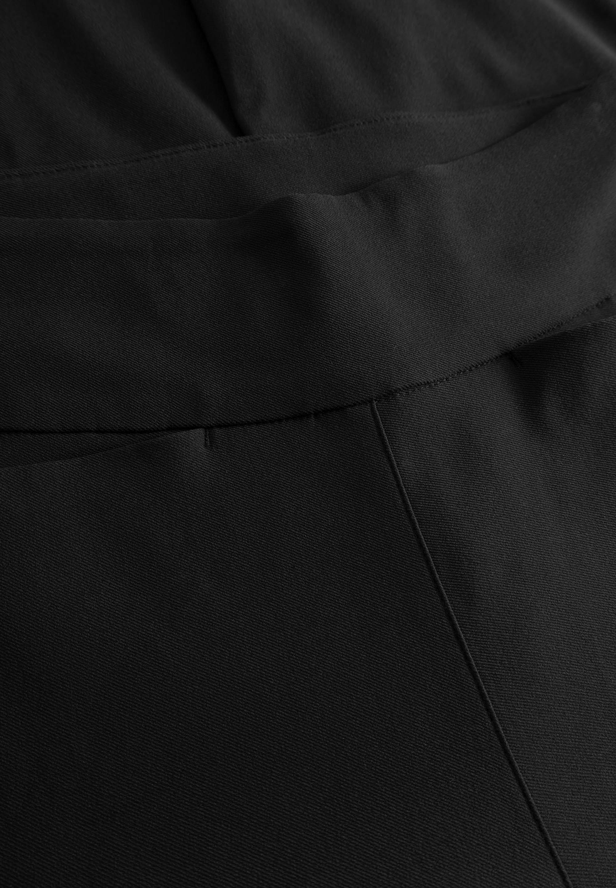 LAURIE Thea Straight - Medium Length Straight Schwarz