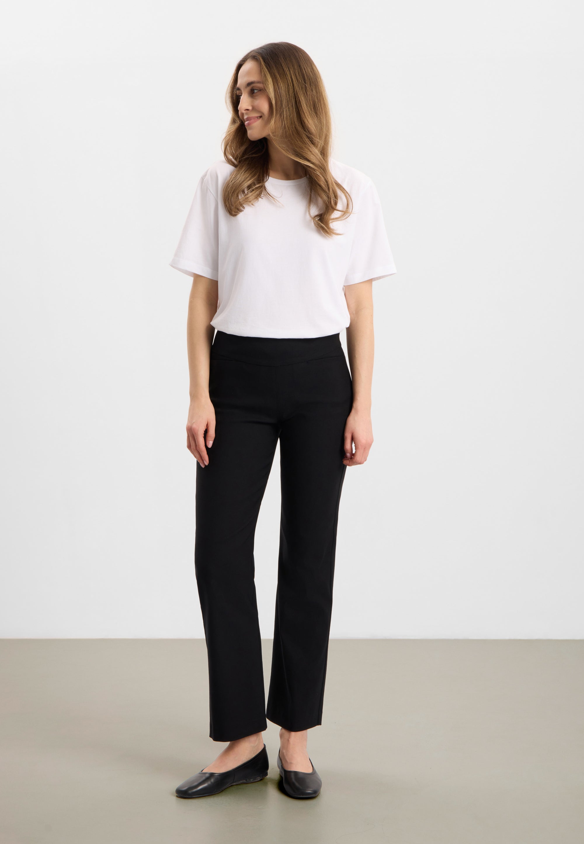 LAURIE Thea Straight - Short Length Straight Schwarz