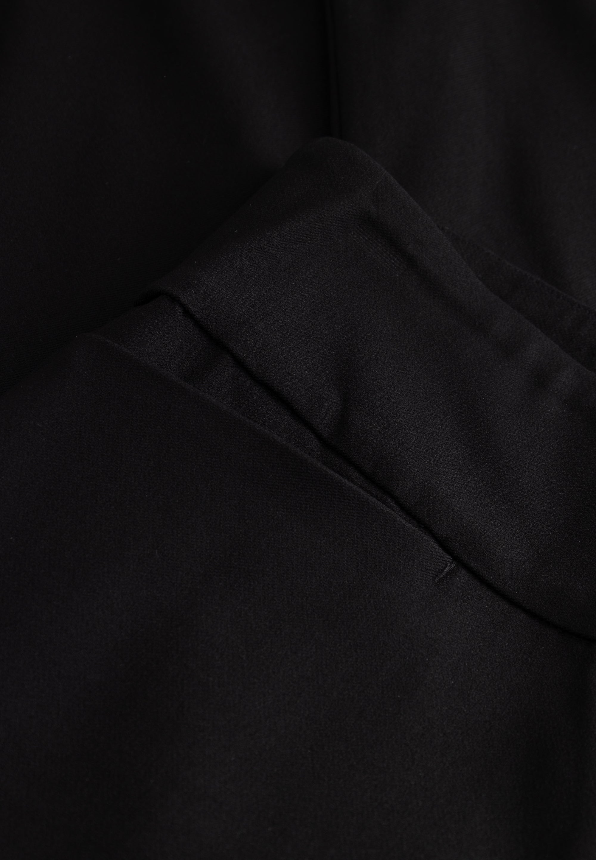 LAURIE Thea Straight - Short Length Straight Schwarz