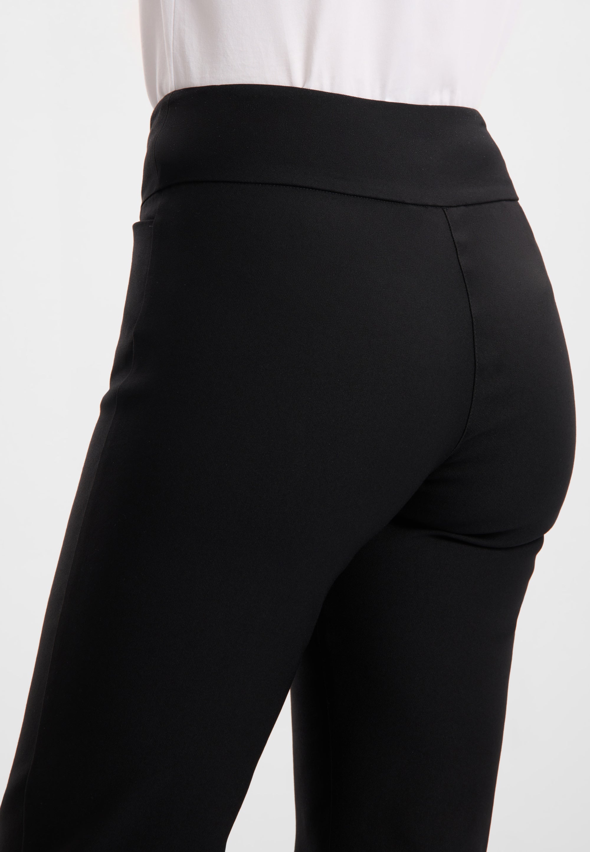 LAURIE Thea Straight - Short Length Straight Schwarz