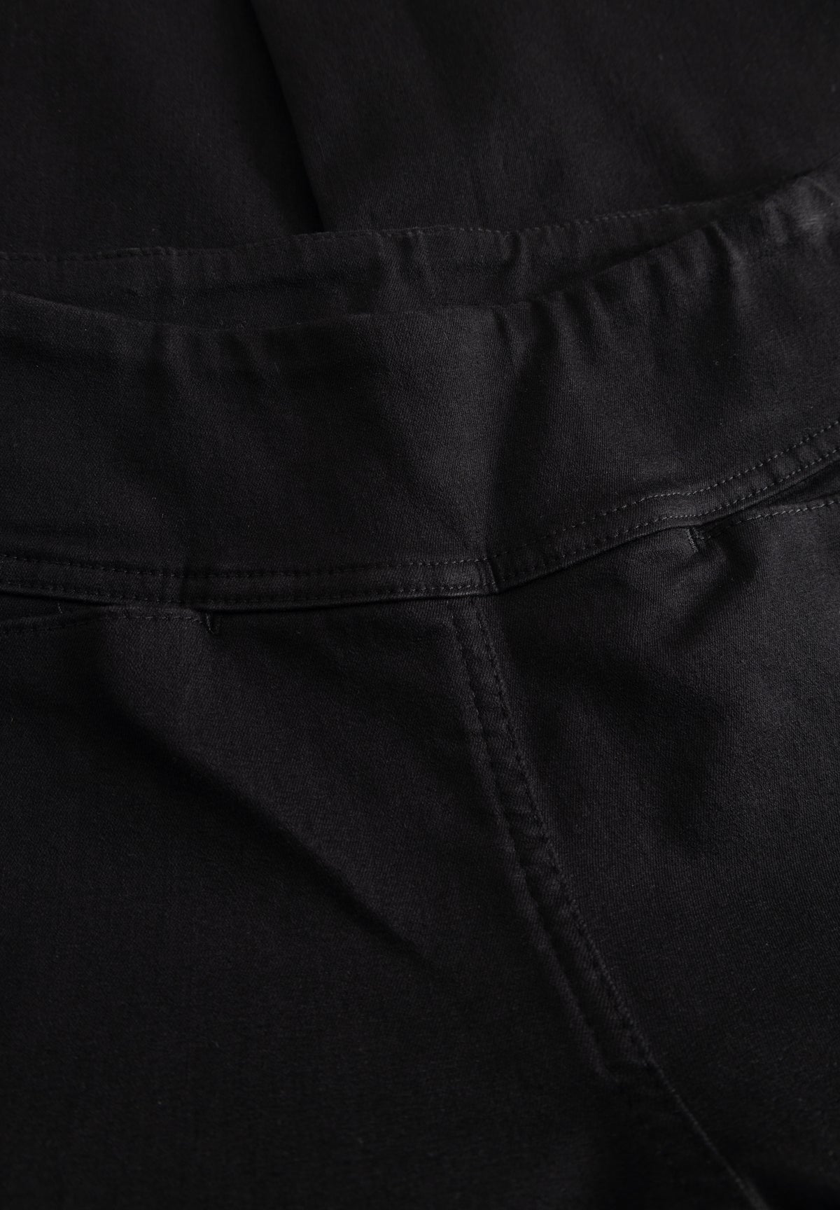 LAURIE Thea Straight - Short Length Straight Schwarz