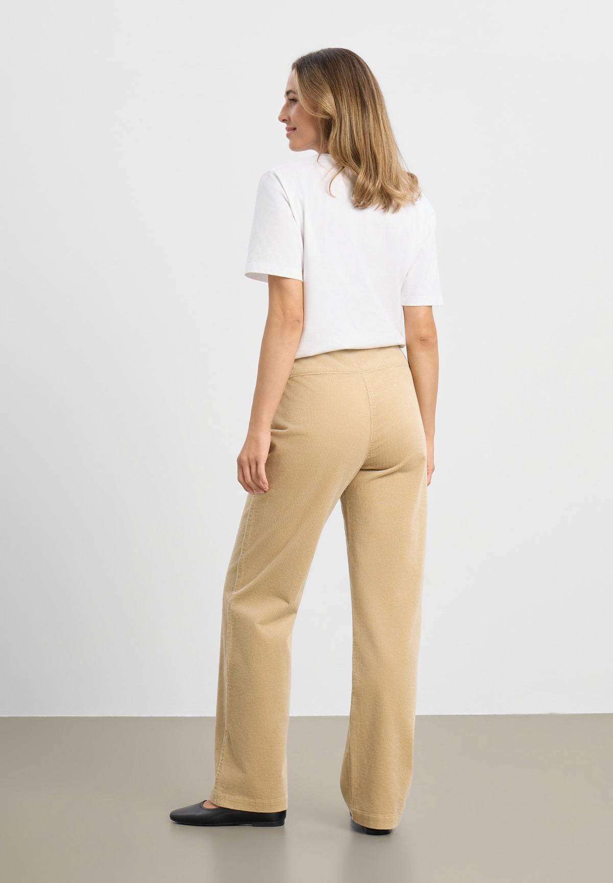 LAURIE Thea Straight Cord - Medium Length Straight 28000 Cafe Latte