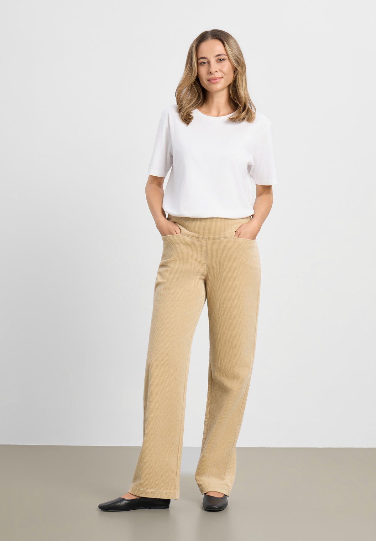 LAURIE Thea Straight Cord - Medium Length Straight 28000 Cafe Latte