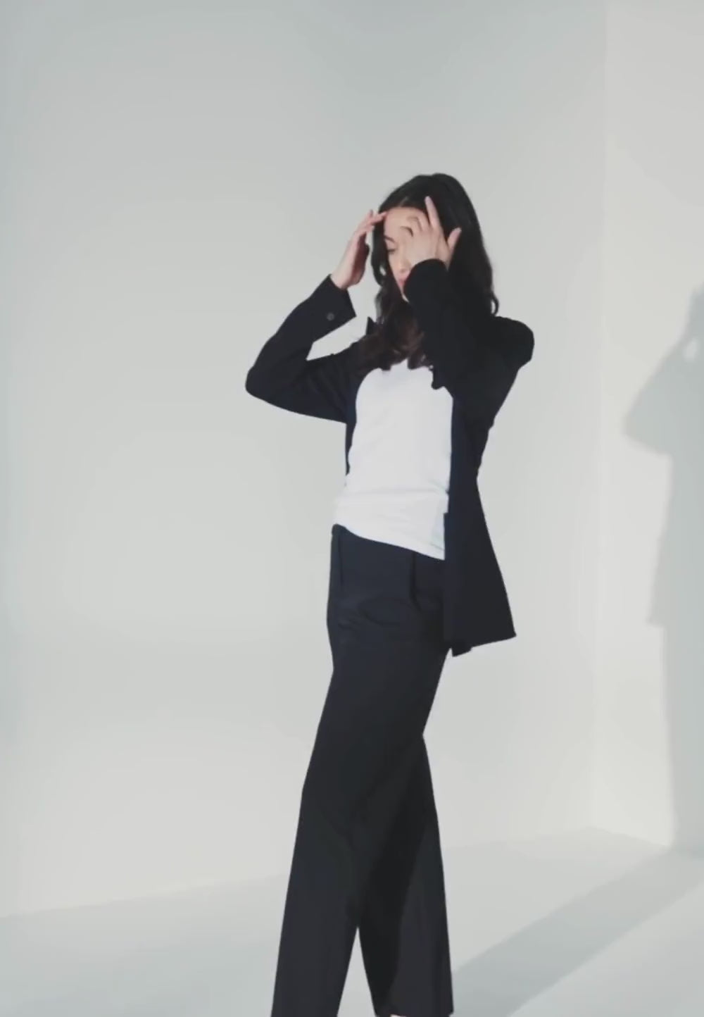 LAURIE Jo Straight Medium Length Straight Schwarz