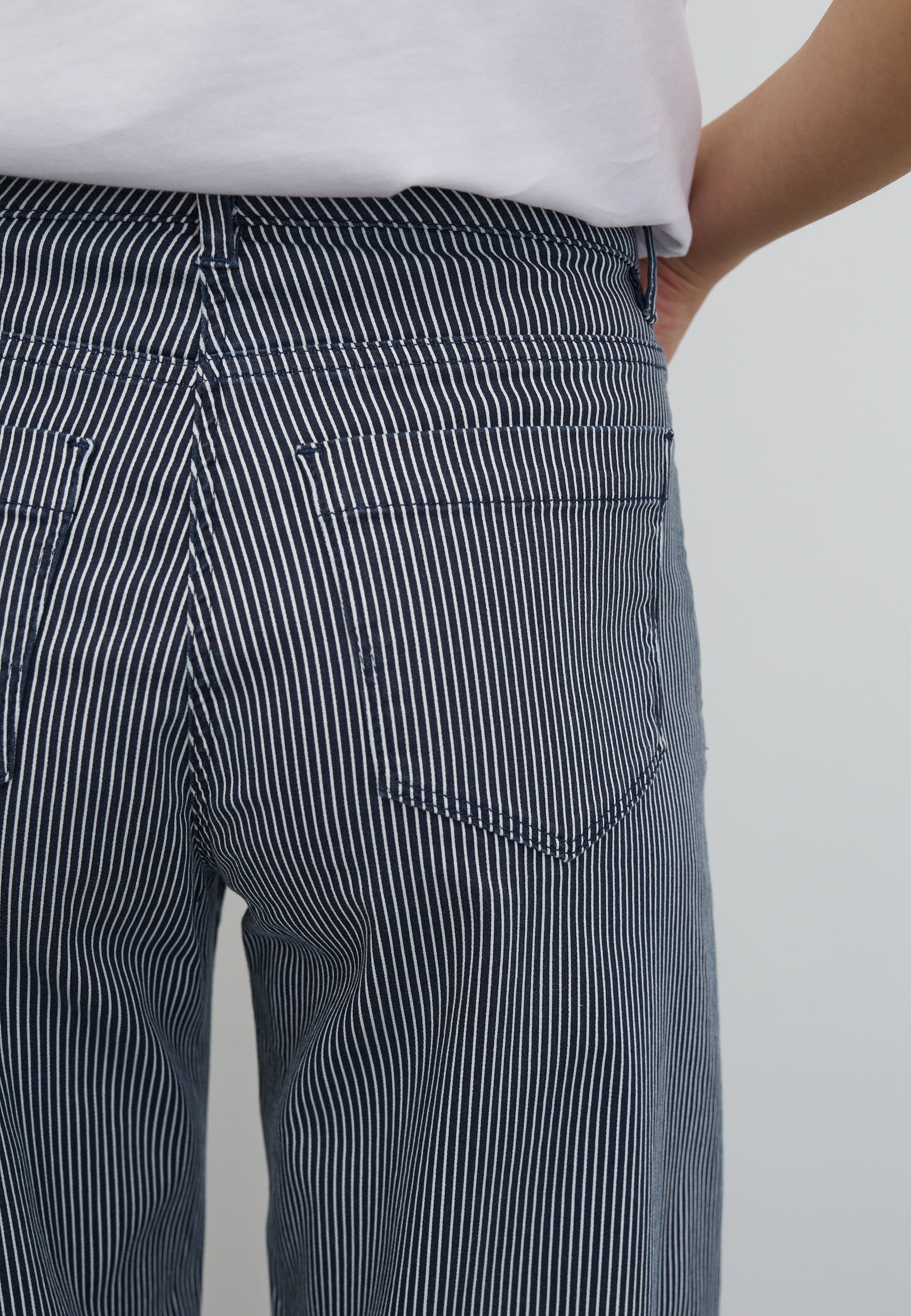 LAURIE  Carol Loose - Medium Length Trousers LOOSE 49397 Blue Stripe