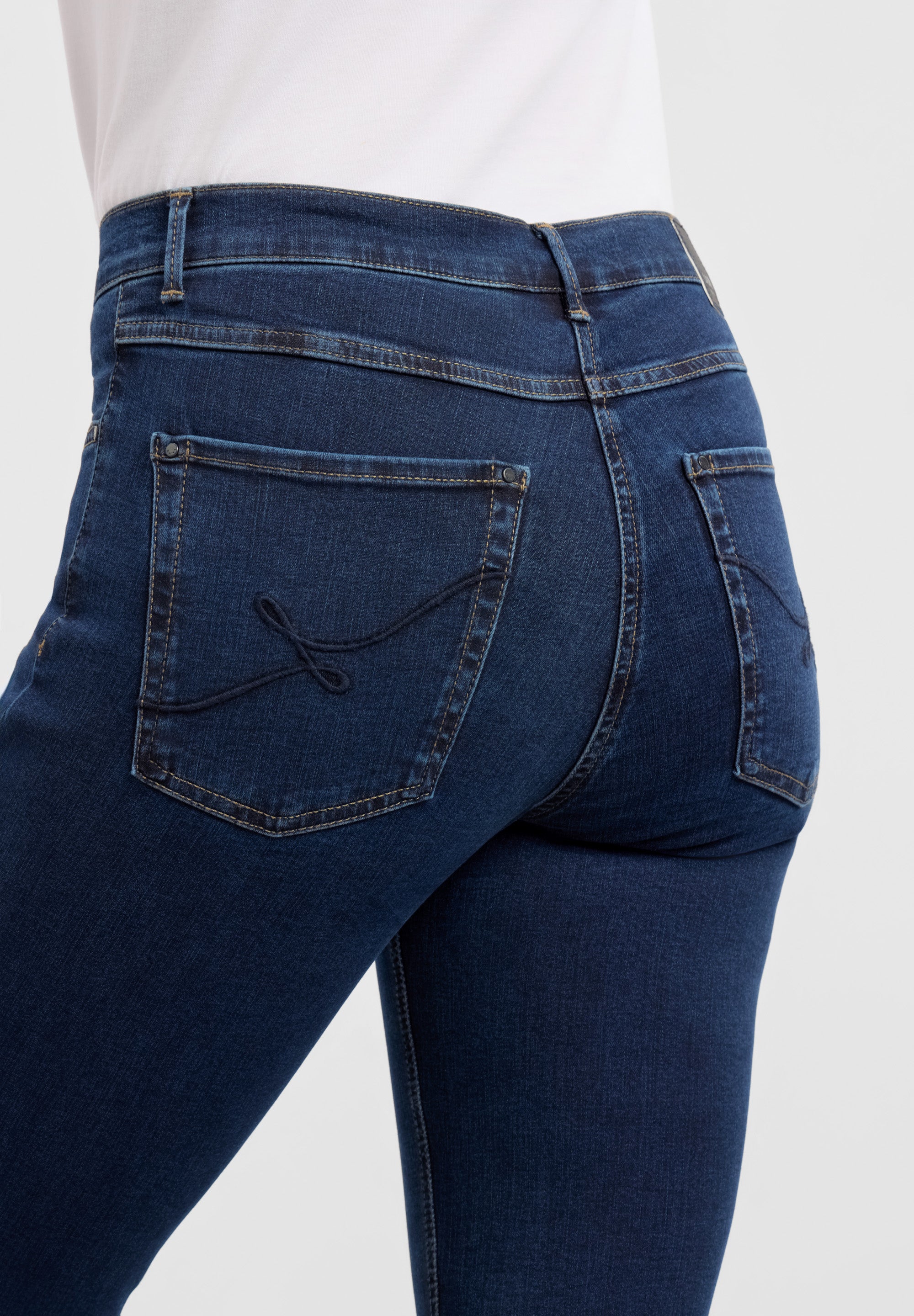 LAURIE Christie Regular - Medium Length Regular Dunkelblauer denim