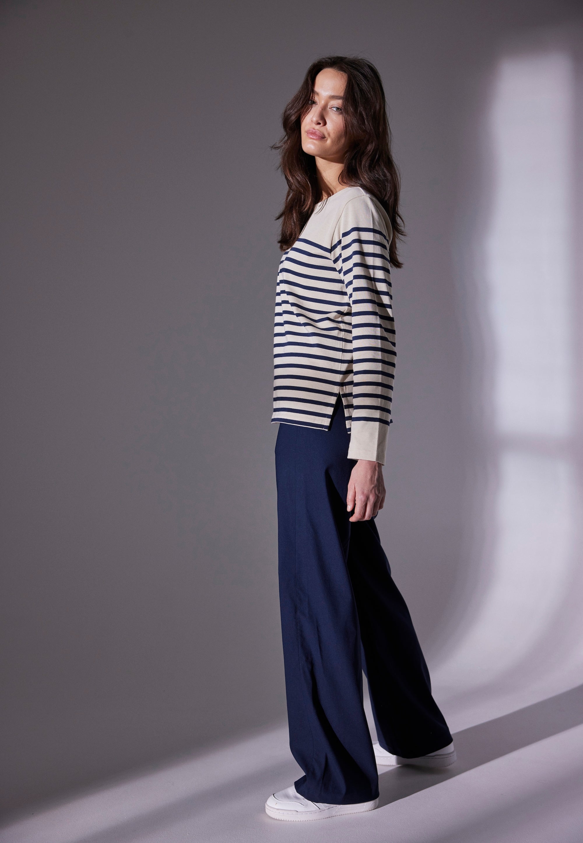 LAURIE Donna Loose - Medium Length Loose Marine