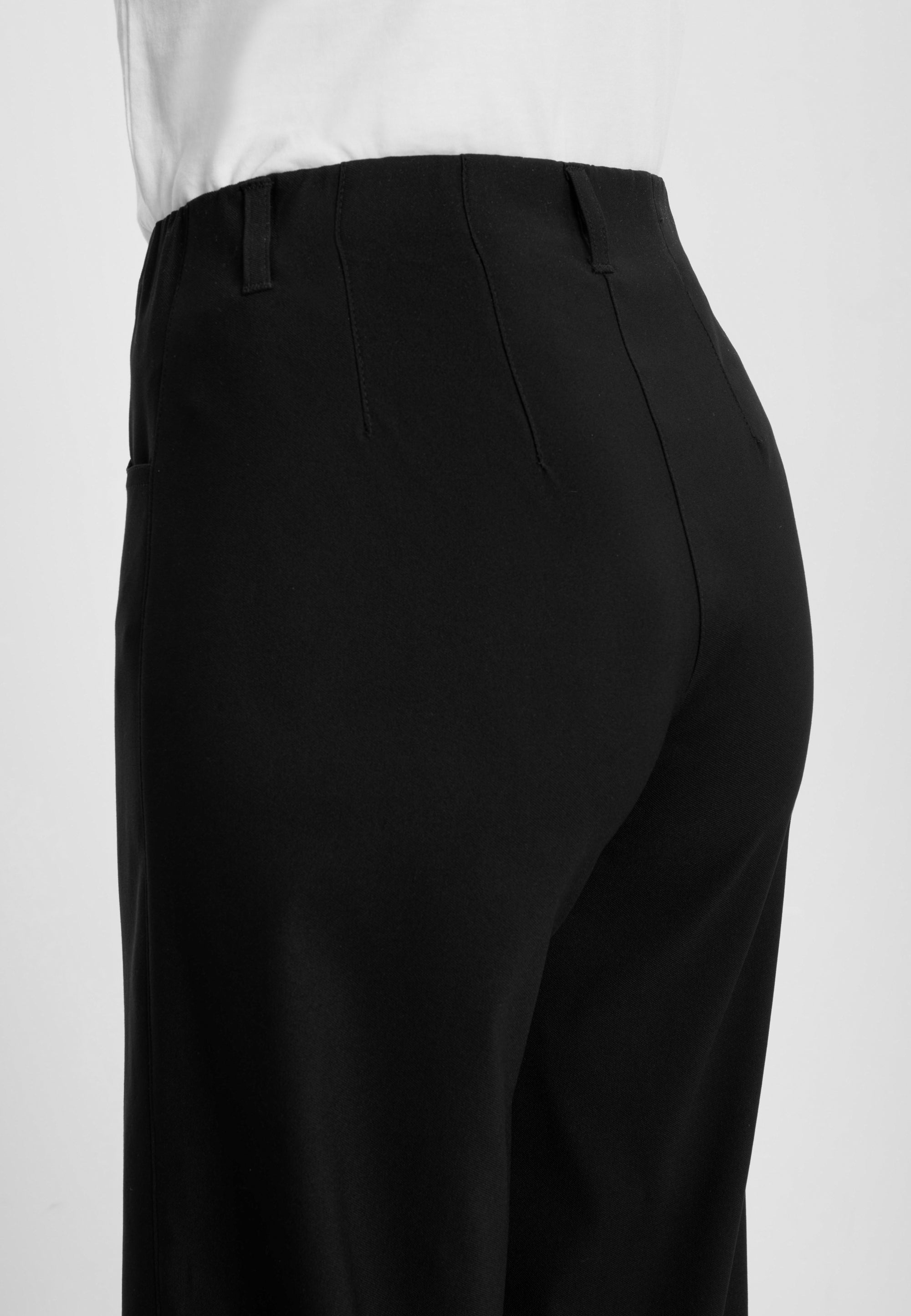 LAURIE Donna Loose - Medium Length Loose Schwarz