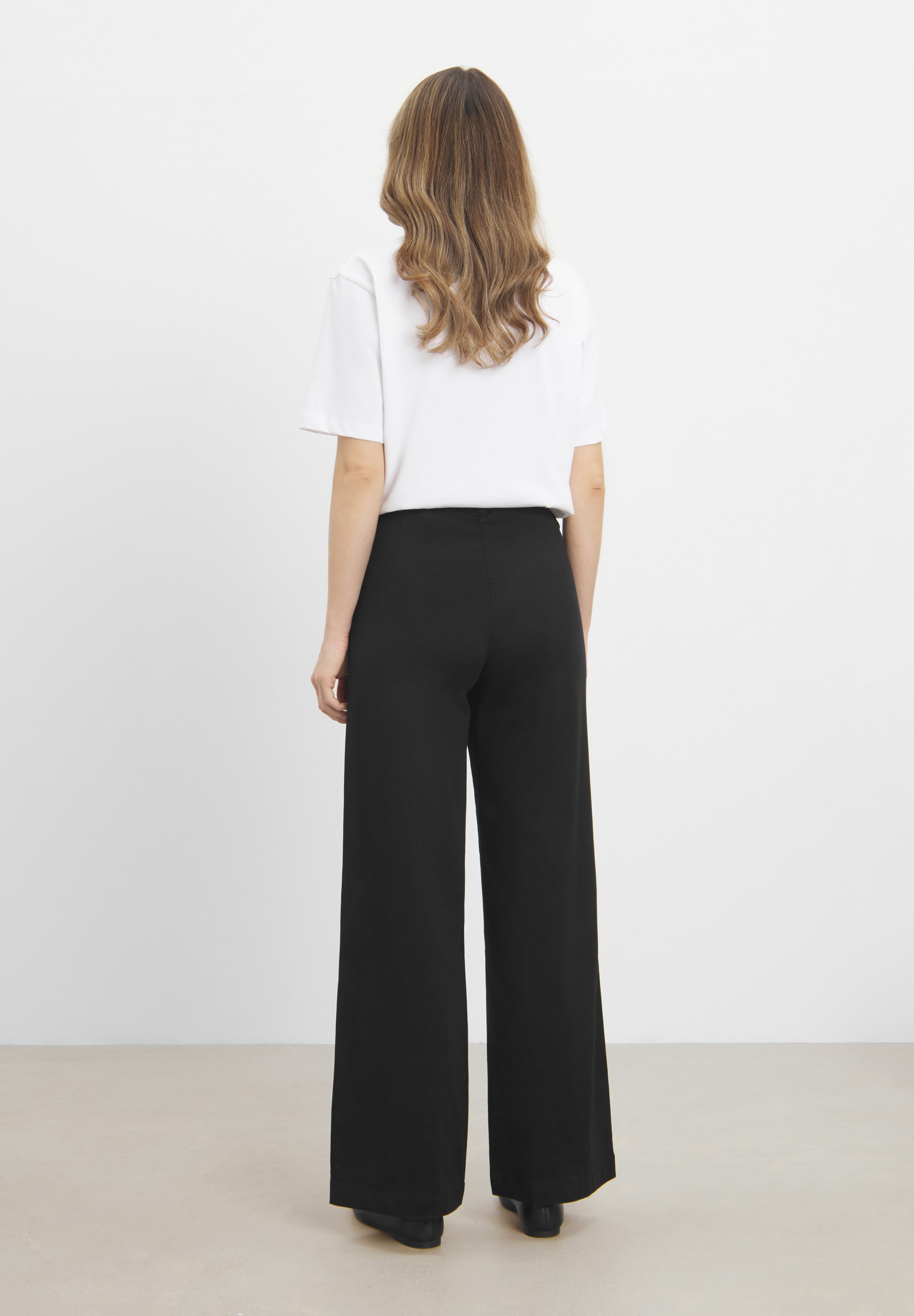 LAURIE Donna Loose - Medium Length Loose Black