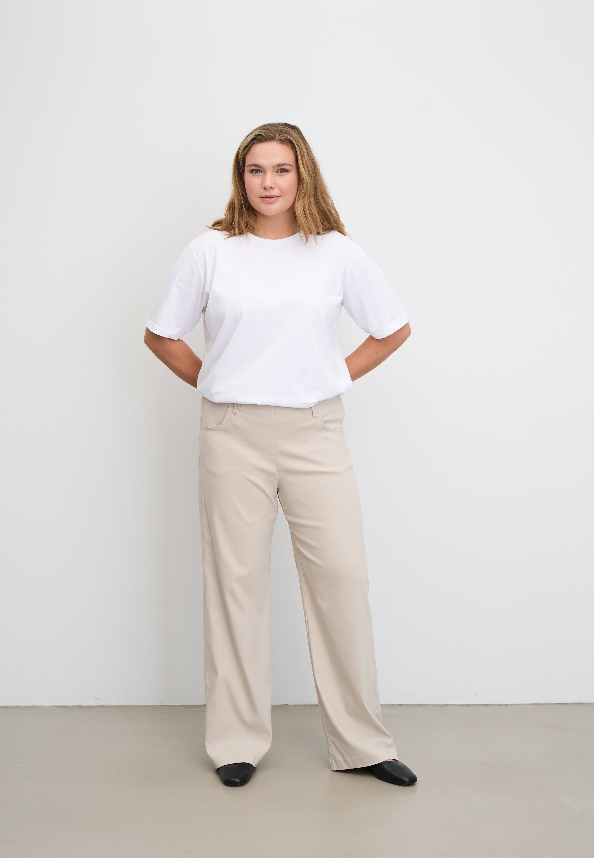 LAURIE  Donna Loose - Medium Length Trousers LOOSE Grau sand