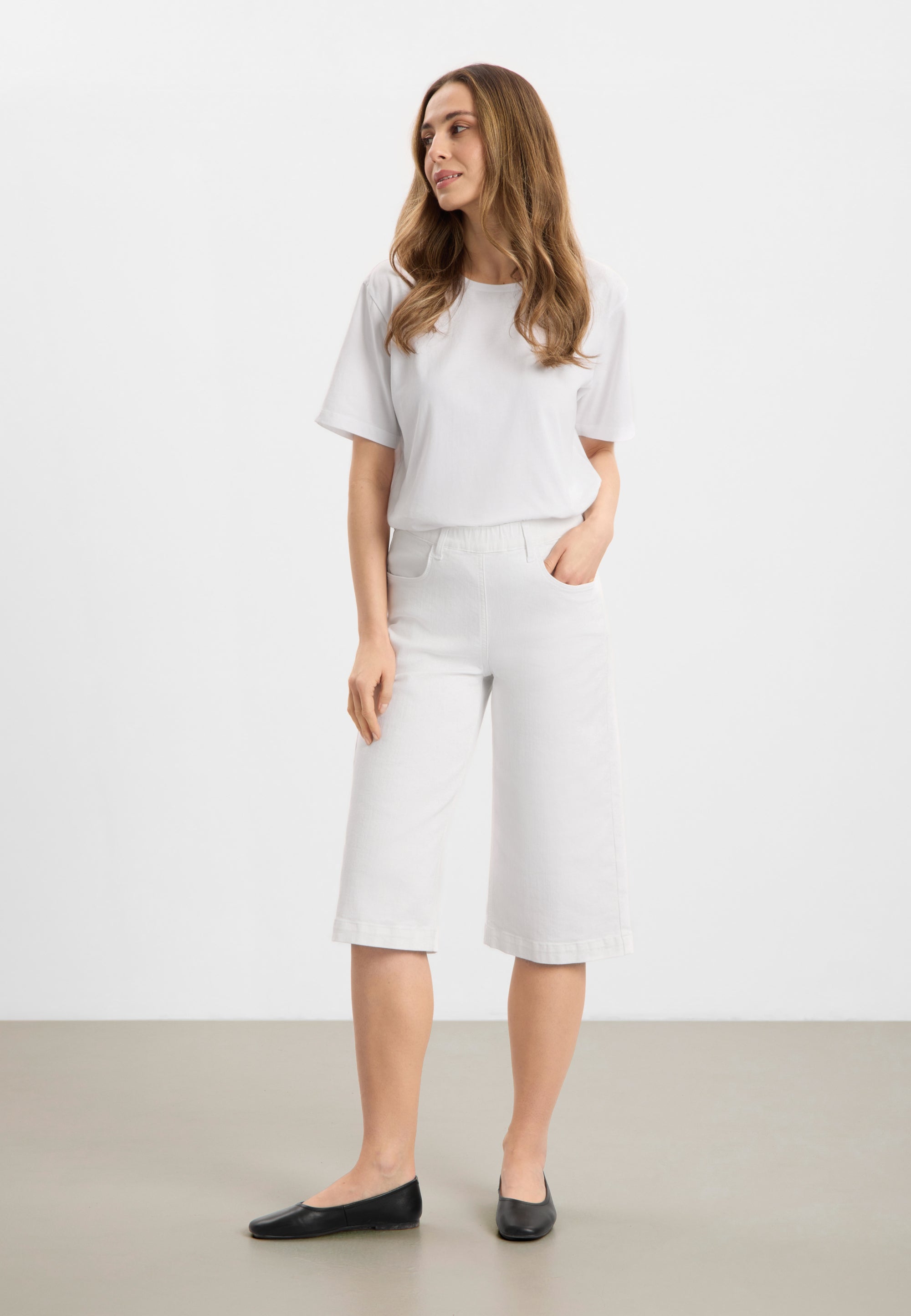 LAURIE Donna Loose - Capri Short Length Loose 10000 White
