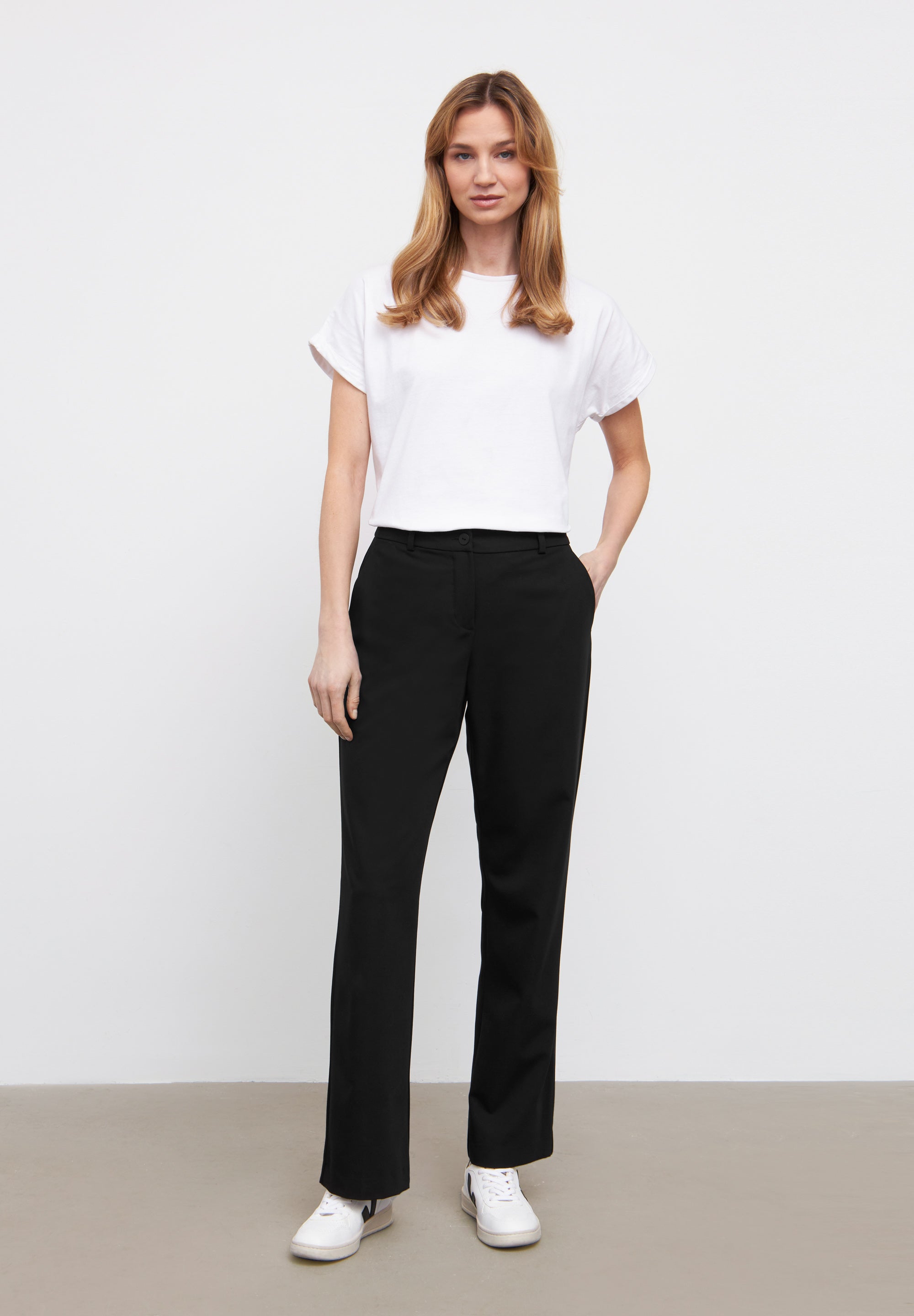 LAURIE Jo Straight Medium Length Straight Schwarz