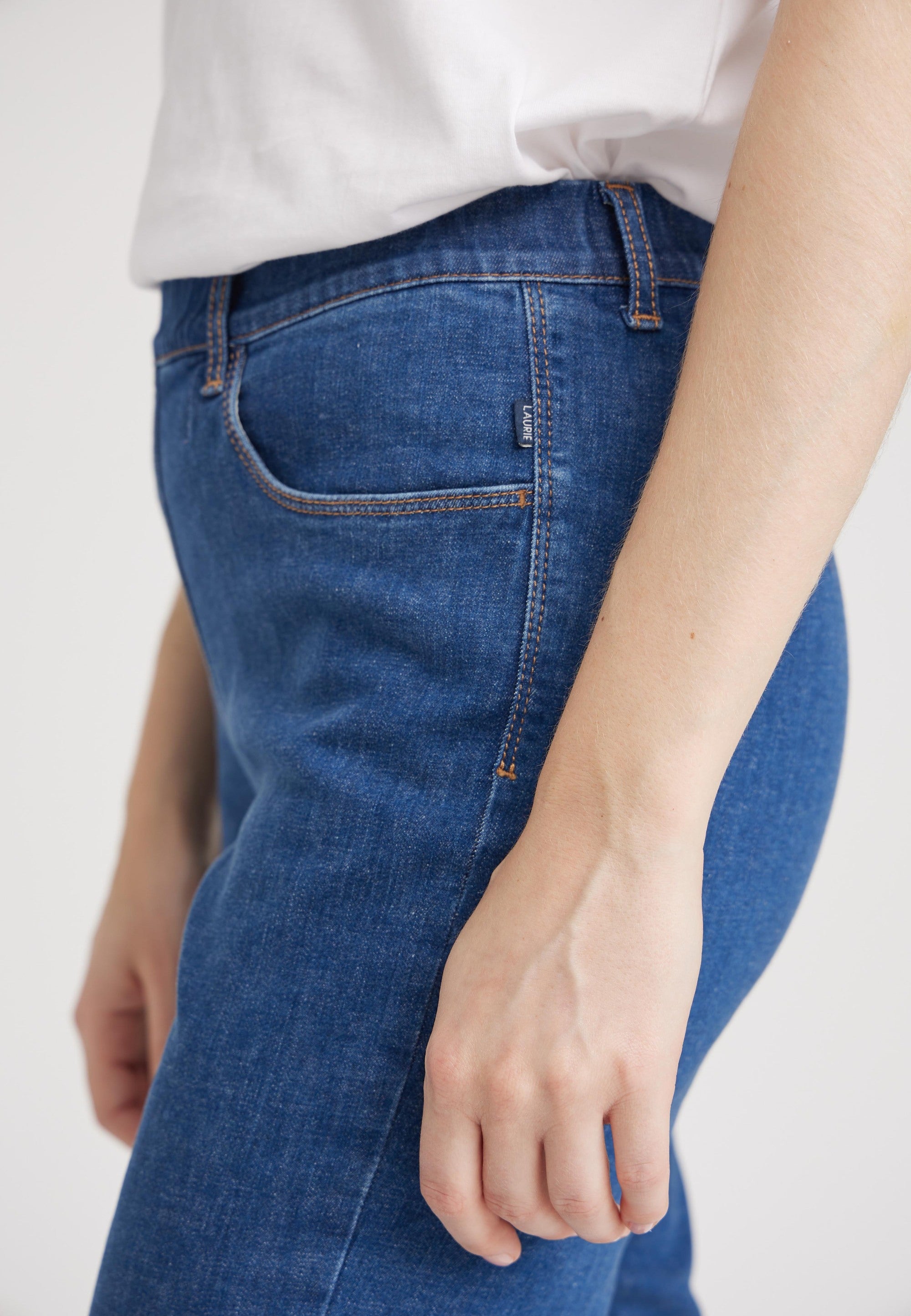 LAURIE Kelly Regular Capri Short Length Trousers REGULAR 49401 Blue Denim