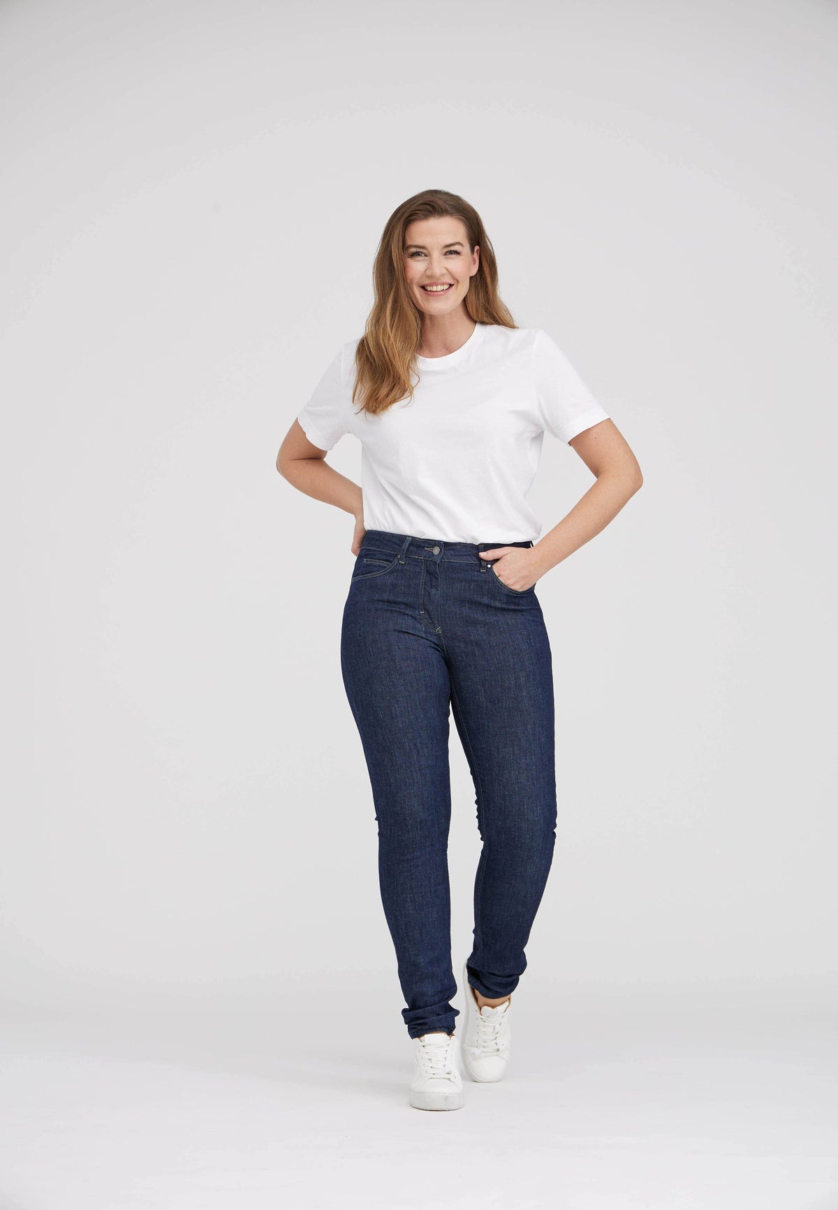 LAURIE Laura Slim - Medium Length Slim 49501 Dark Blue Denim