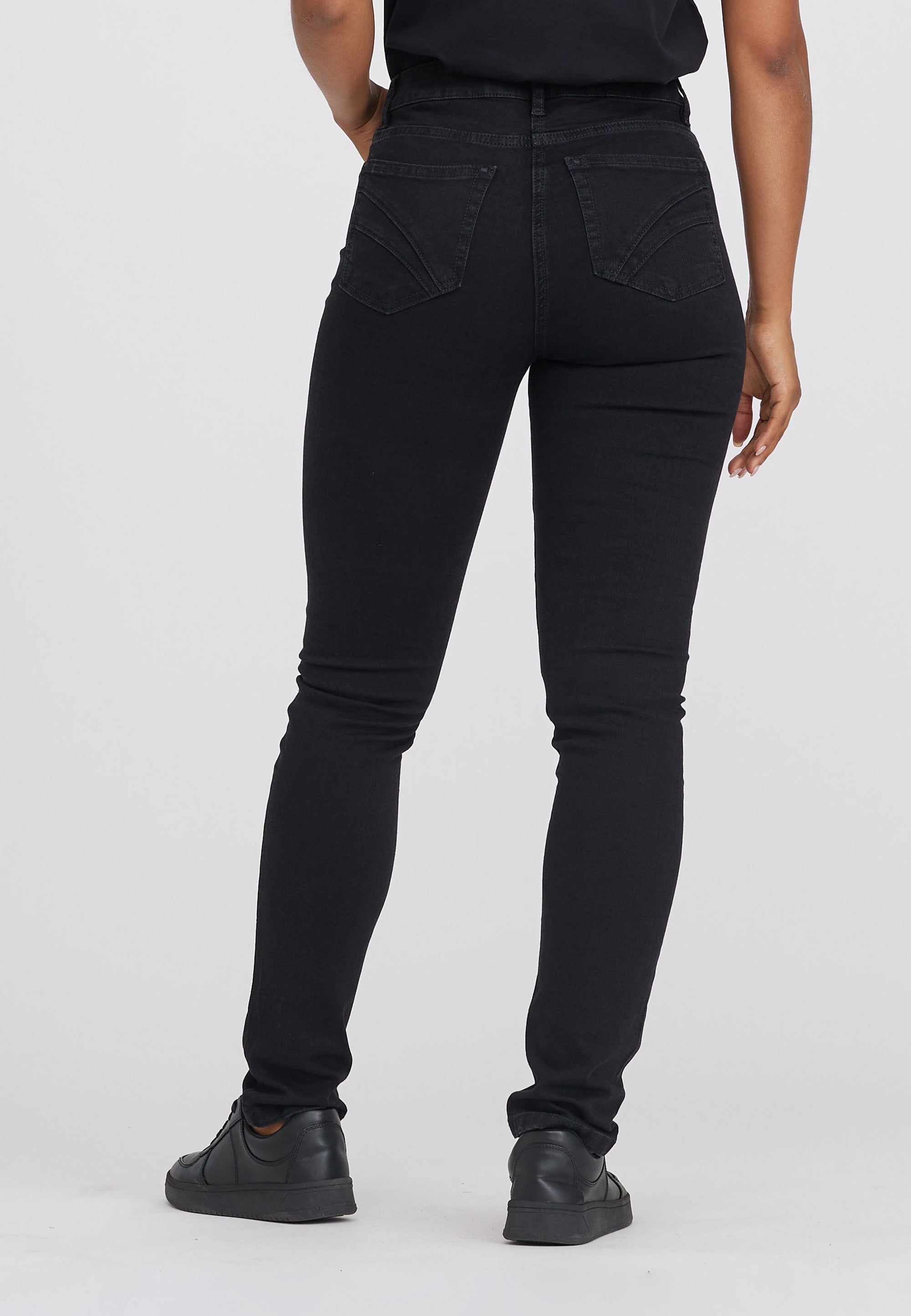 LAURIE Laura Slim - Medium Length - Ecolabel Slim Gewaschener schwarzer denim