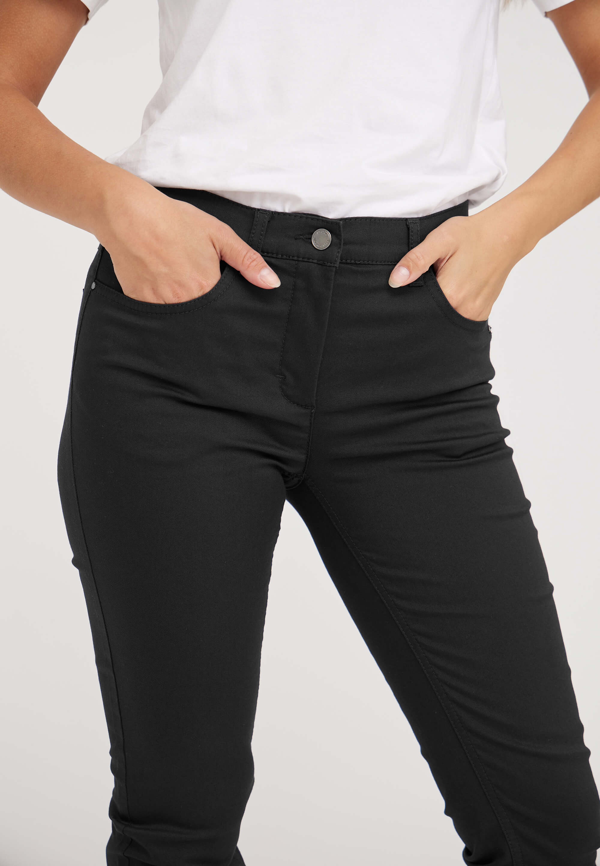 LAURIE  Laura Slim - Short Length Trousers SLIM Schwarz