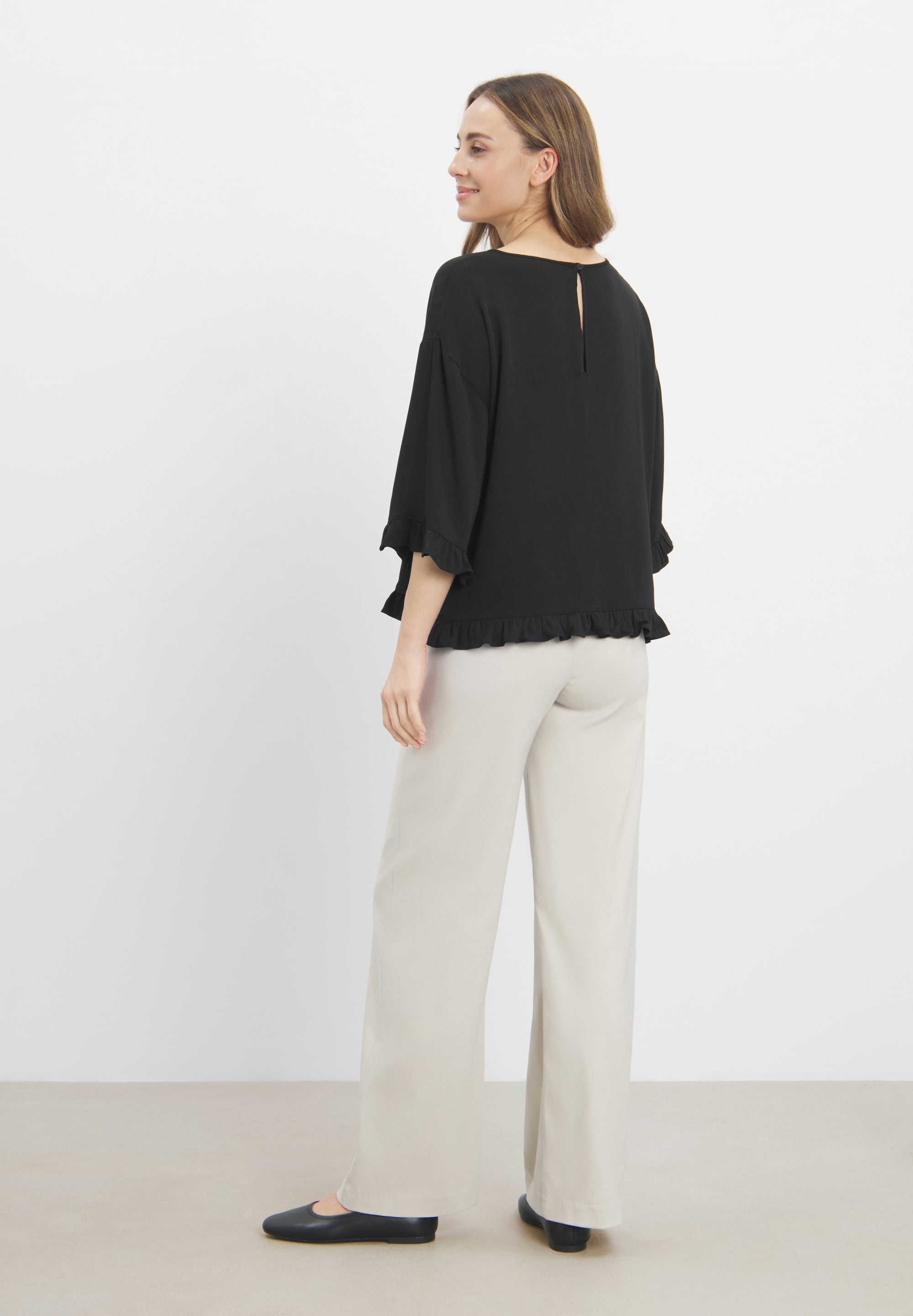 LAURIE Nova Blouse SS Relaxed Schwarz