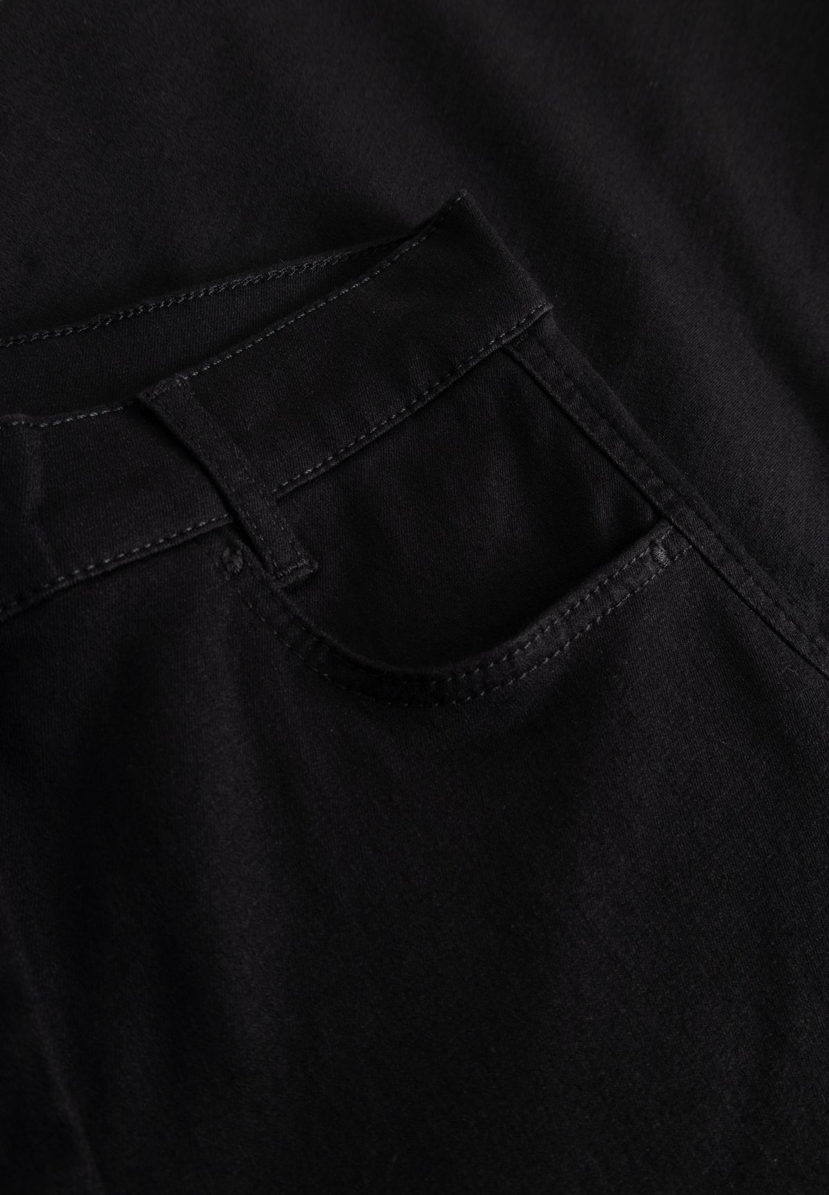 LAURIE Serene 5-pocket Loose - Medium Length Loose Schwarz