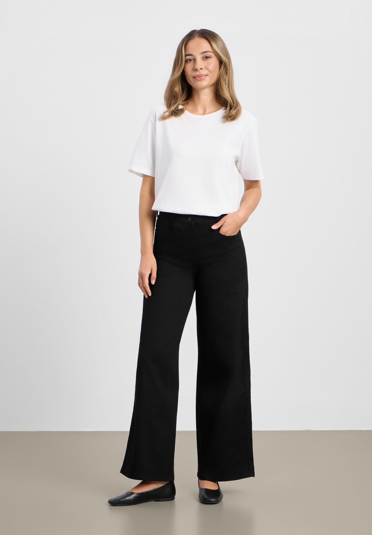 LAURIE Serene 5-pocket Loose - Medium Length Loose Schwarz