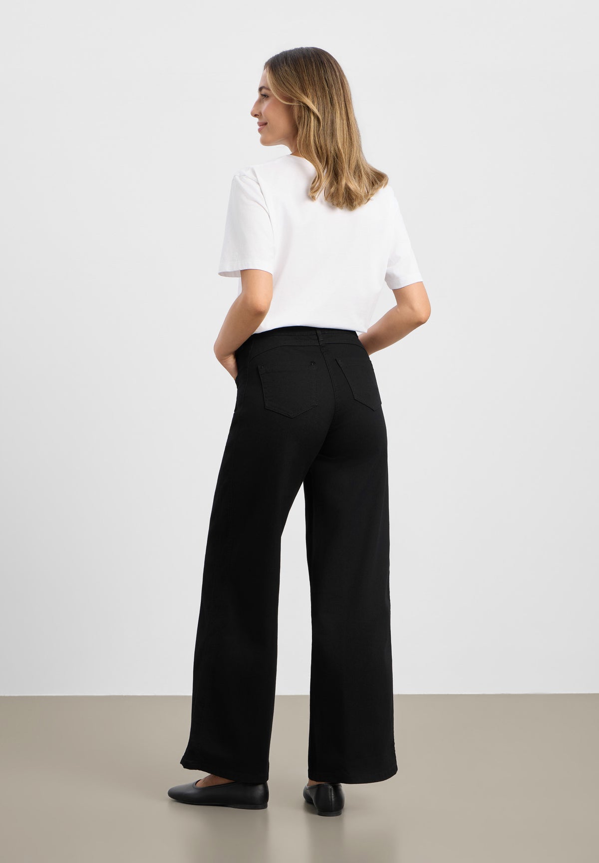 LAURIE Serene 5-pocket Loose - Medium Length Loose Schwarz