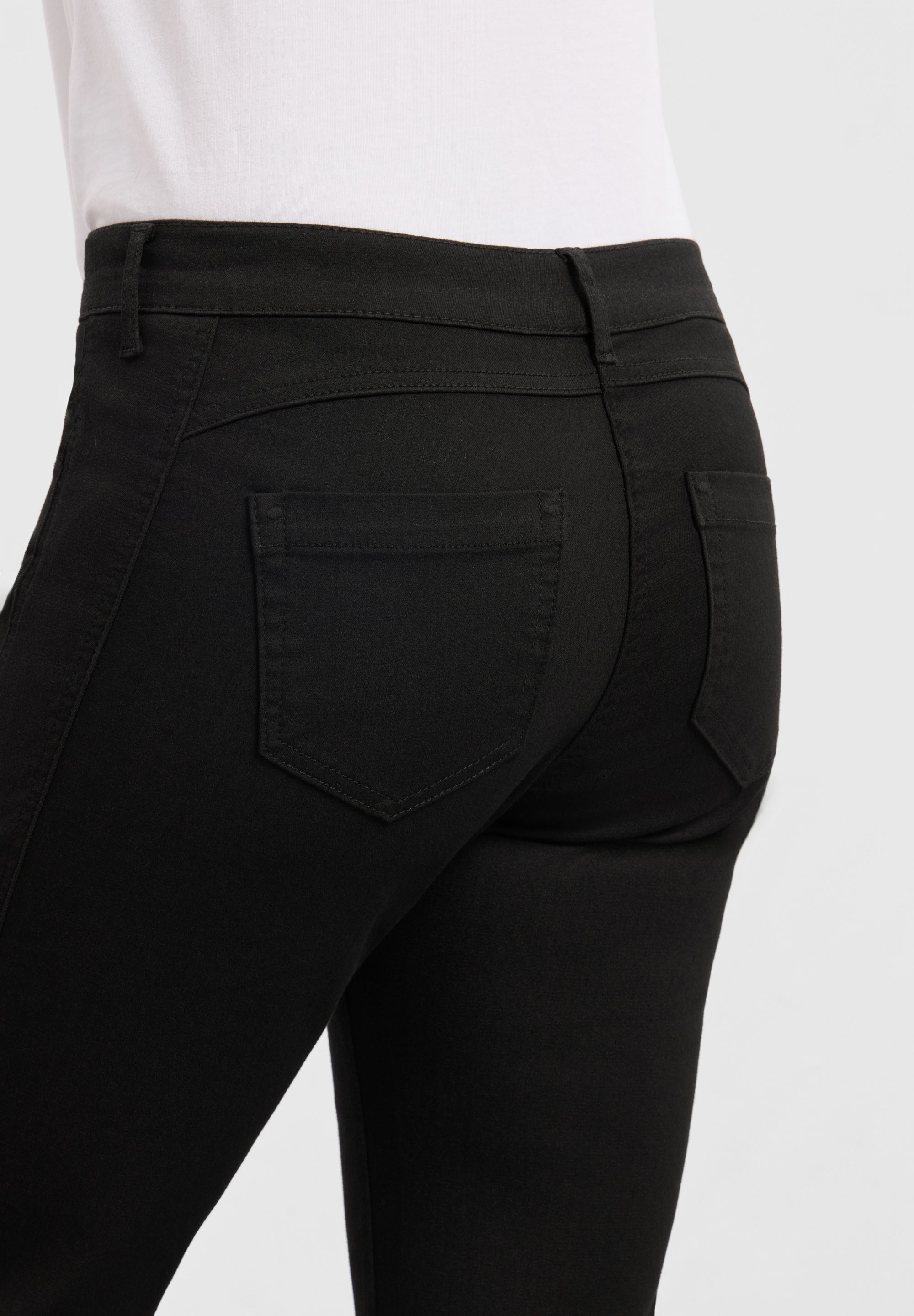 LAURIE Serene 5-pocket Regular - Medium Length Regular Schwarz