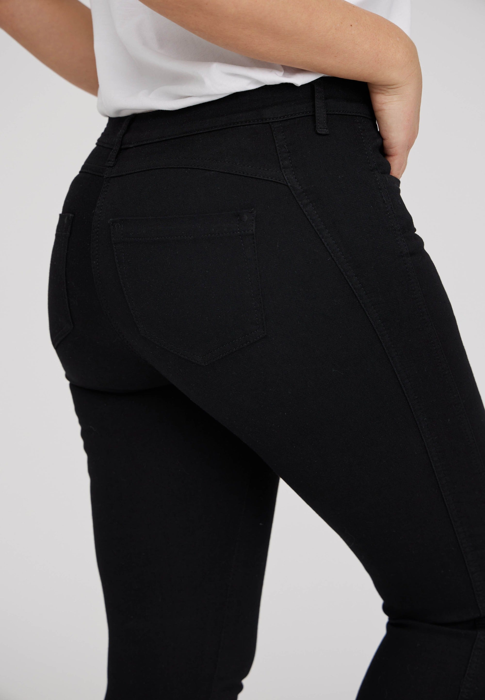 LAURIE  Serene 5-pocket Regular - Short Length Trousers REGULAR Schwarz