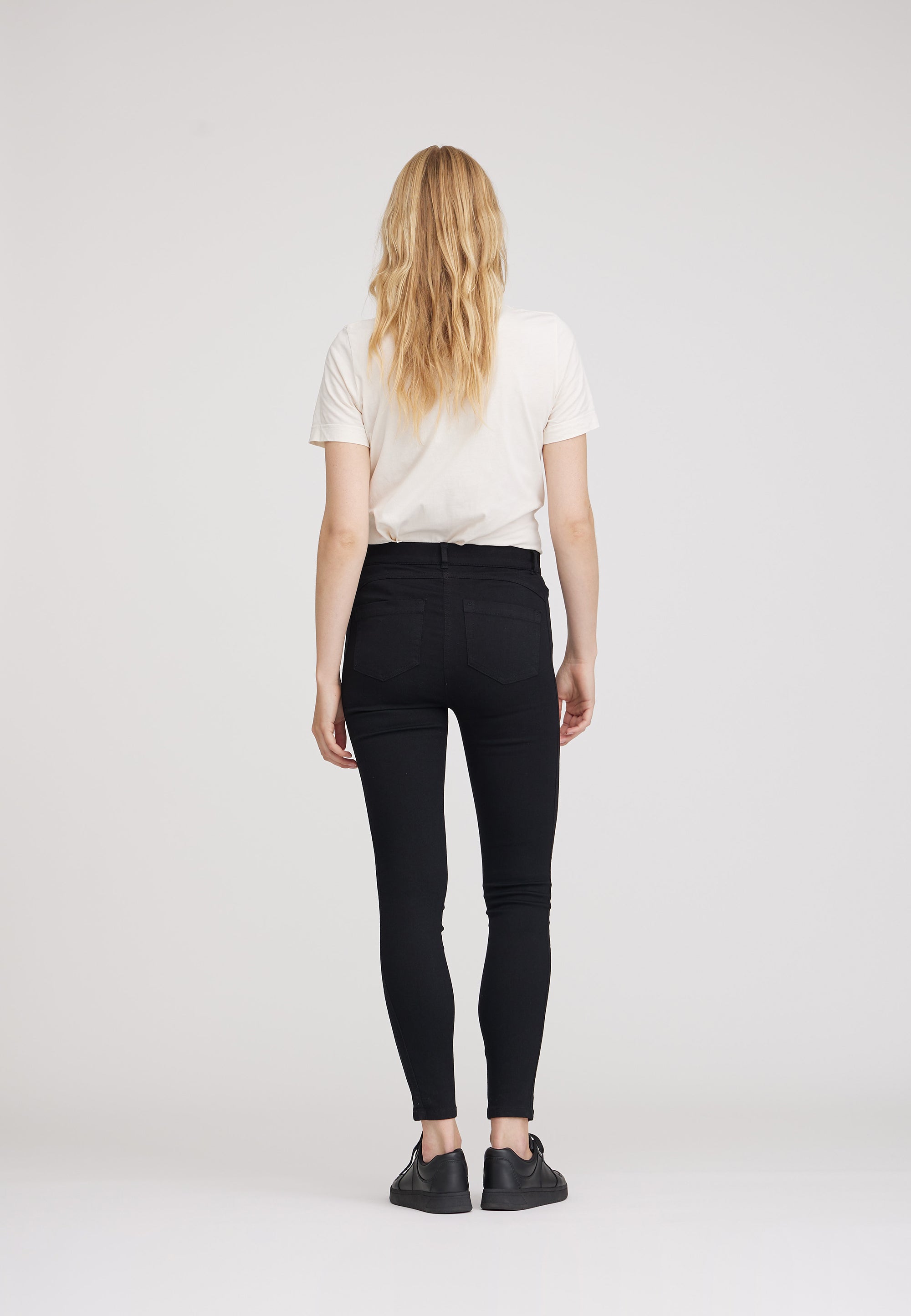 LAURIE  Serene 5-pocket Slim - Short Length Trousers SLIM Schwarz