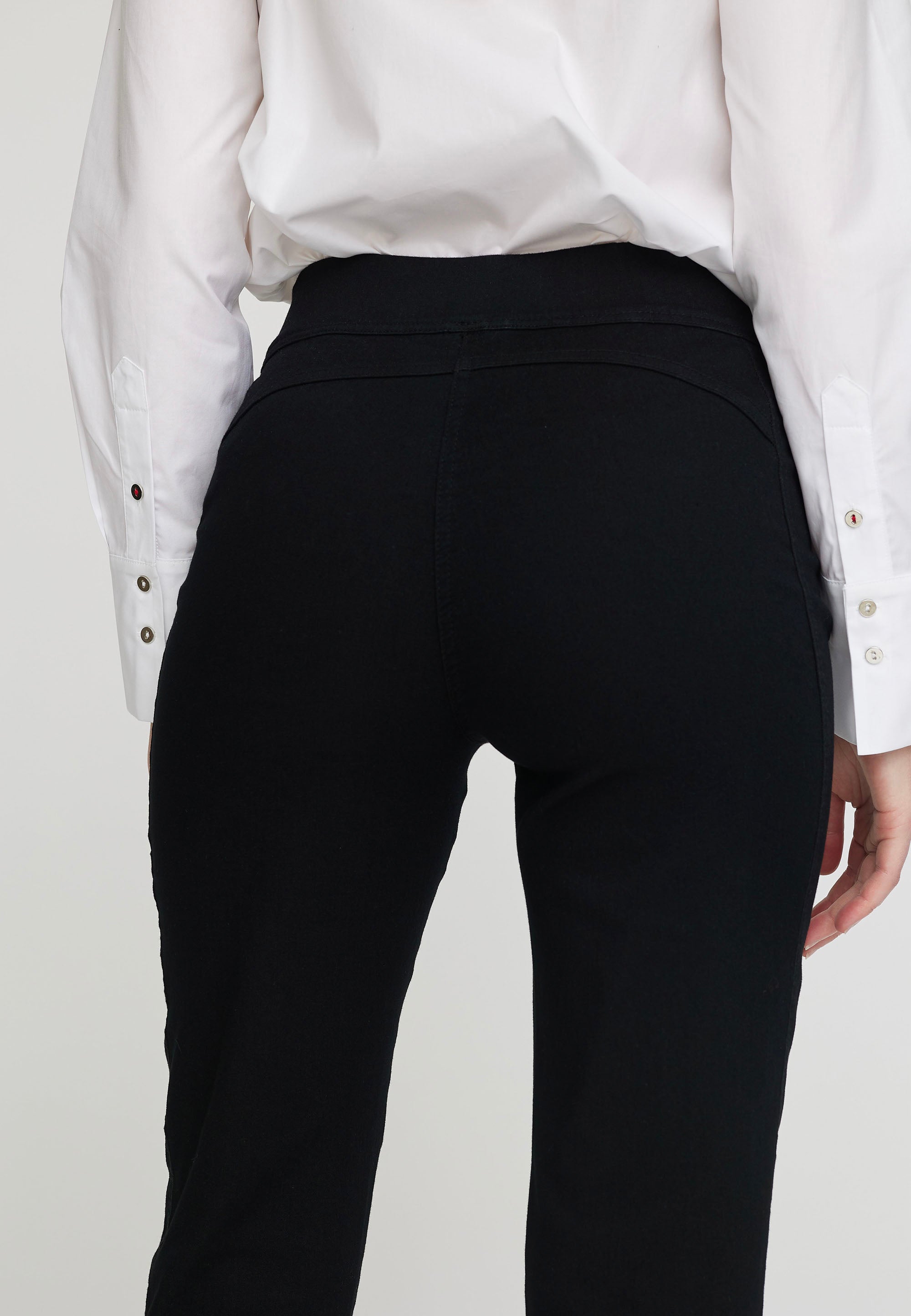 LAURIE Serene Regular - Extra Short Length Regular Schwarz
