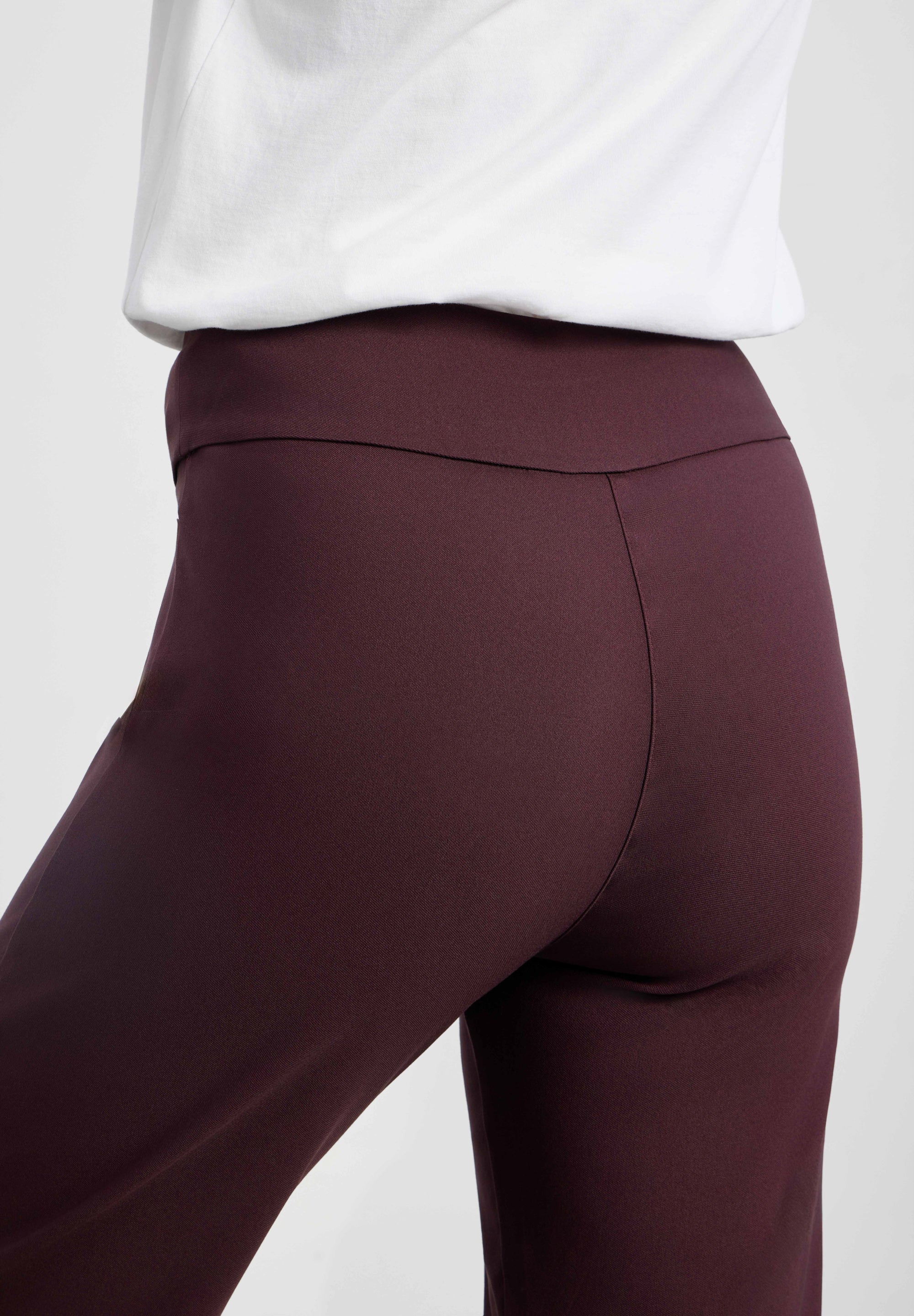 LAURIE Thea Straight - Medium Length Straight 68000 Dark Plum